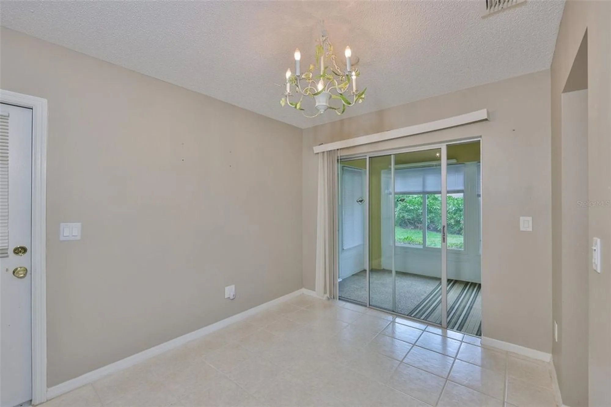 Property Slideshow image 10 of 36 | 2206 horsham pl, Sun City Center, FL, 33573