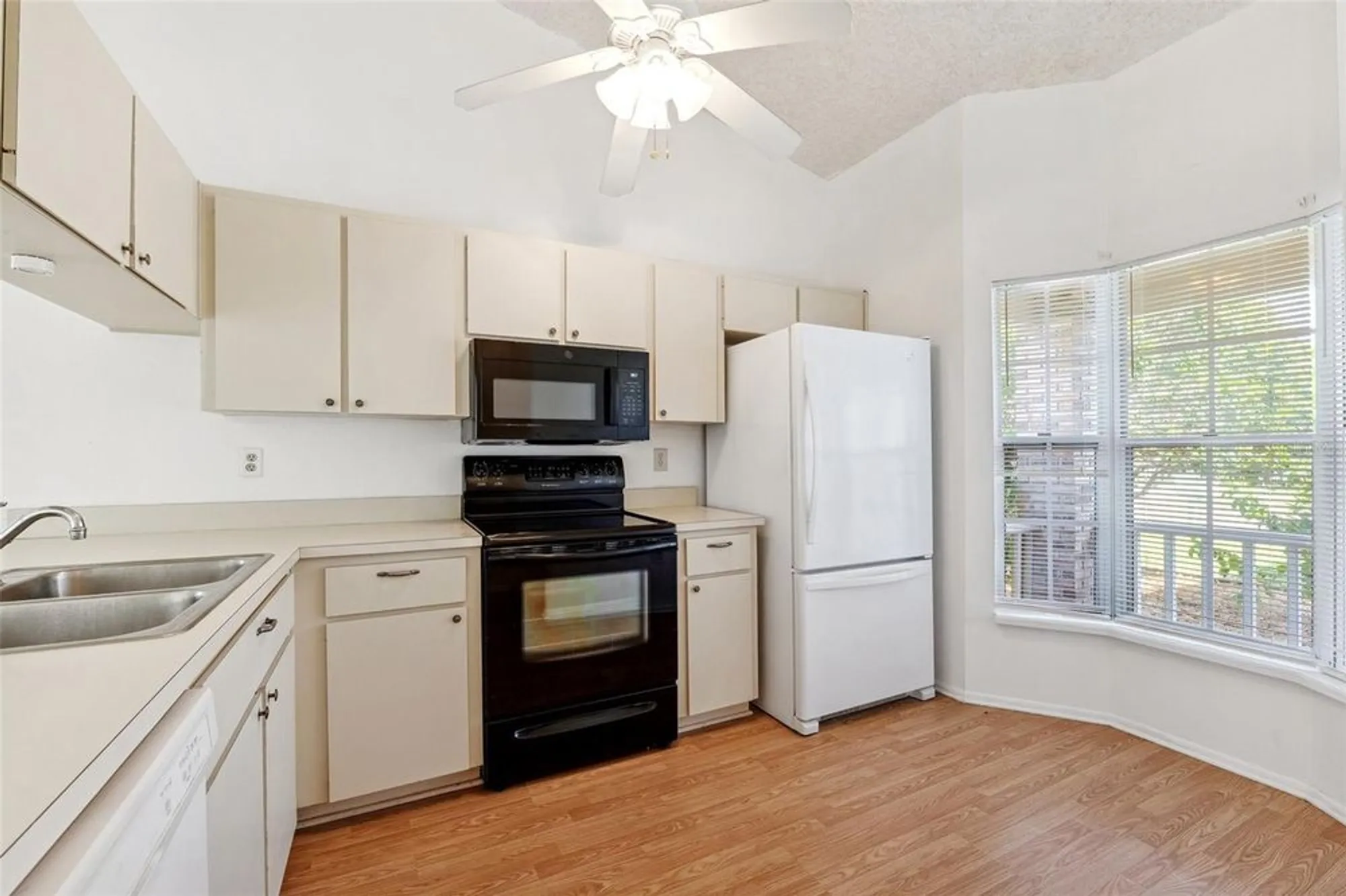 Property Slideshow image 5 of 30 | 6514 thicket trl, New Port Richey, FL, 34653