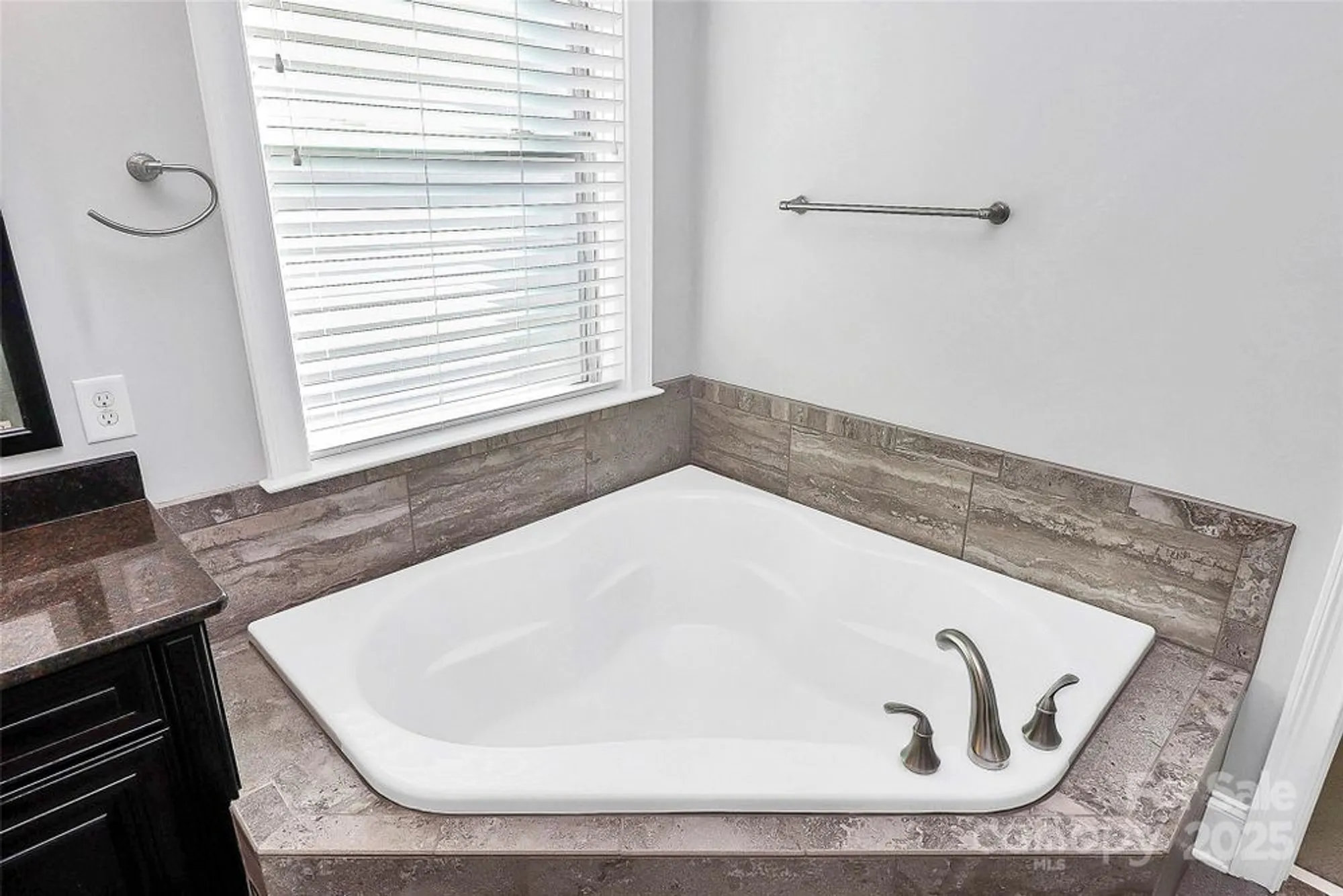 Property Slideshow image 29 of 46 | 14920 high bluff ct, Charlotte, NC, 28278