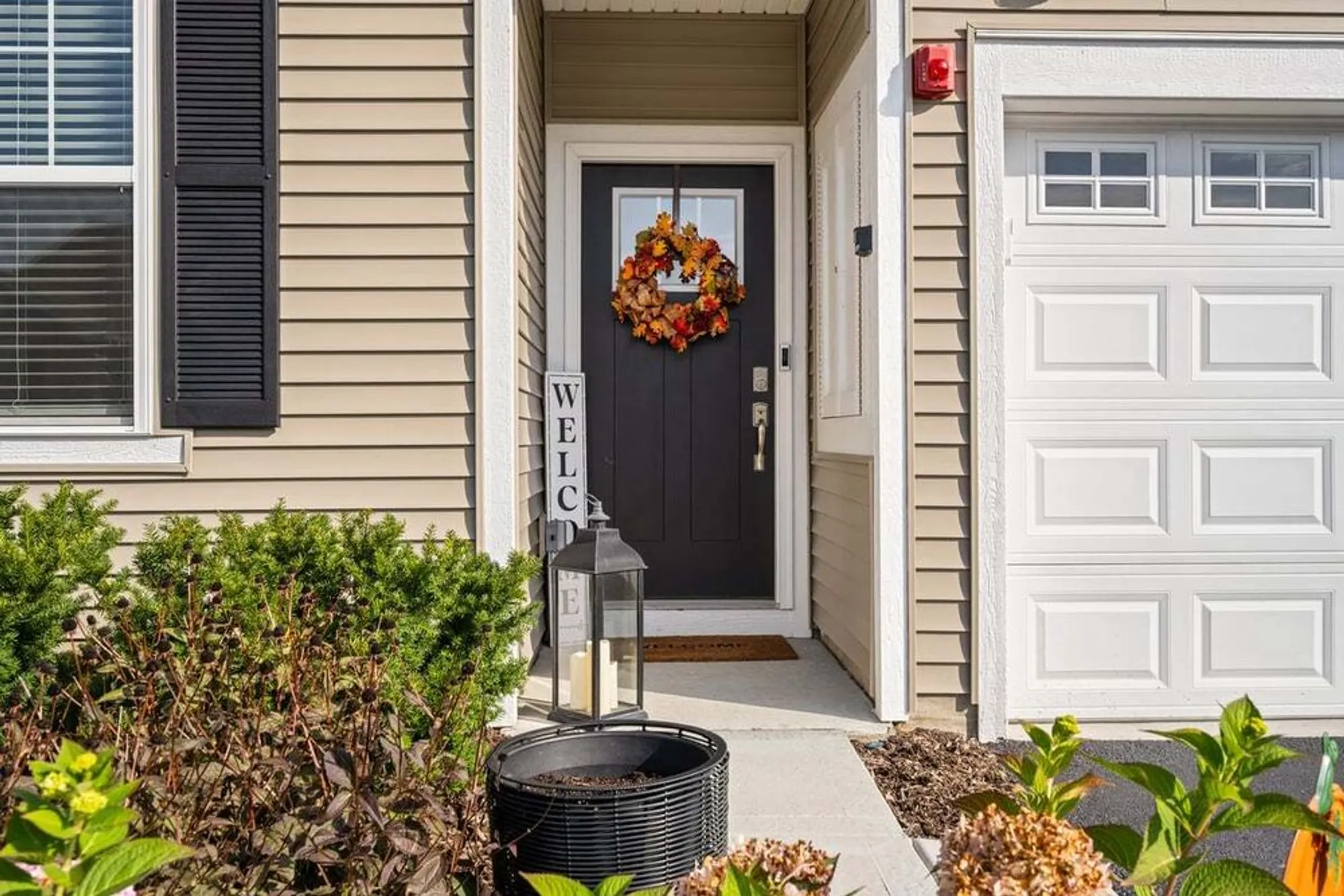 Property Slideshow image 2 of 20 | 273 ridley st, North Aurora, IL, 60542