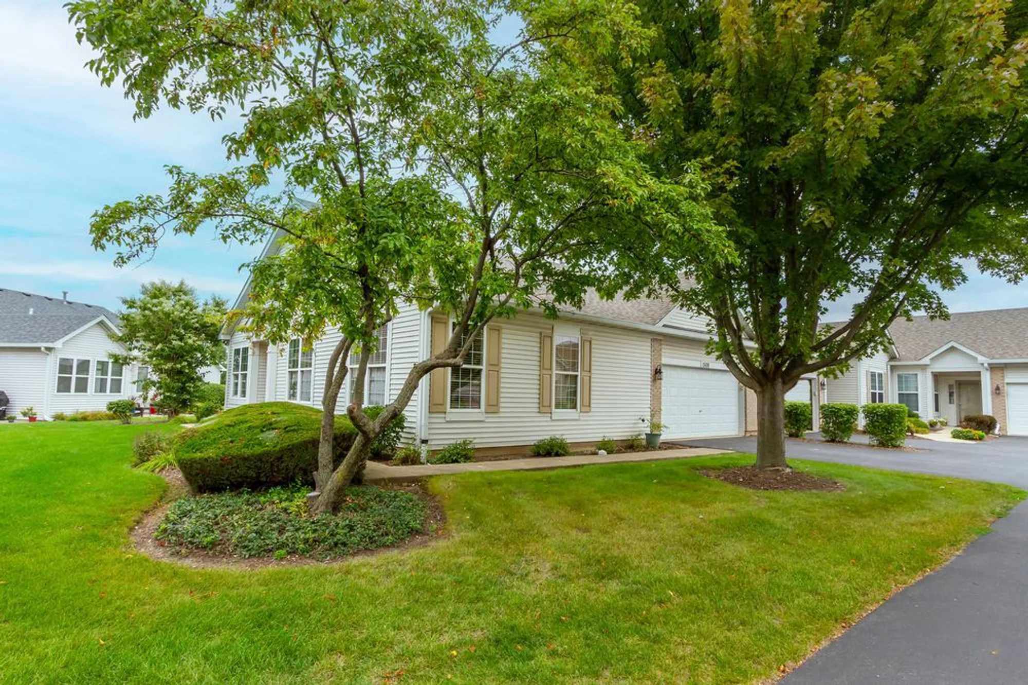 Property Slideshow image 25 of 28 | 1508 w ludington cir, Romeoville, IL, 60446
