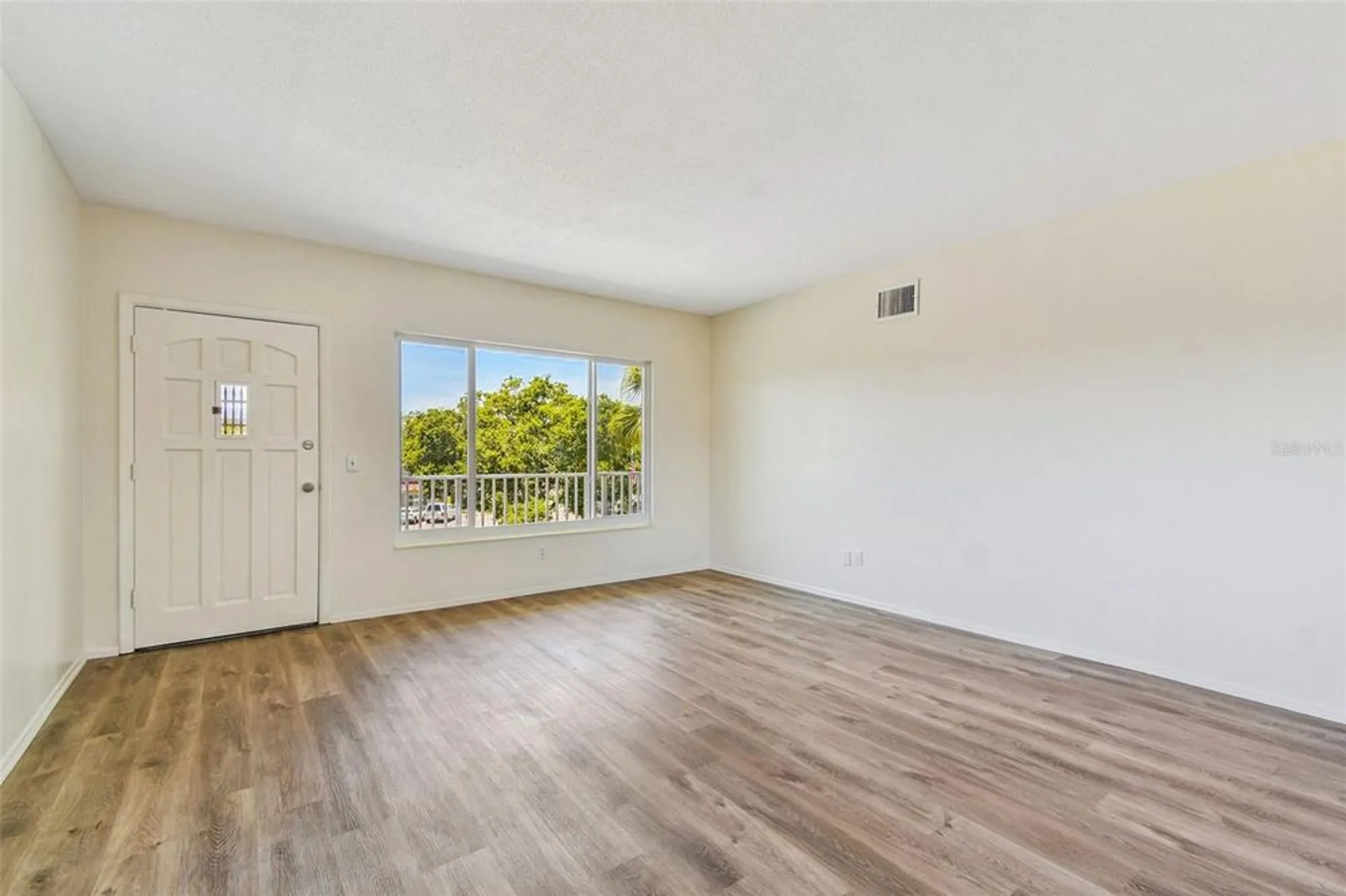 Property Slideshow image 8 of 55 | 2071 australia way 59, Clearwater, FL, 33763