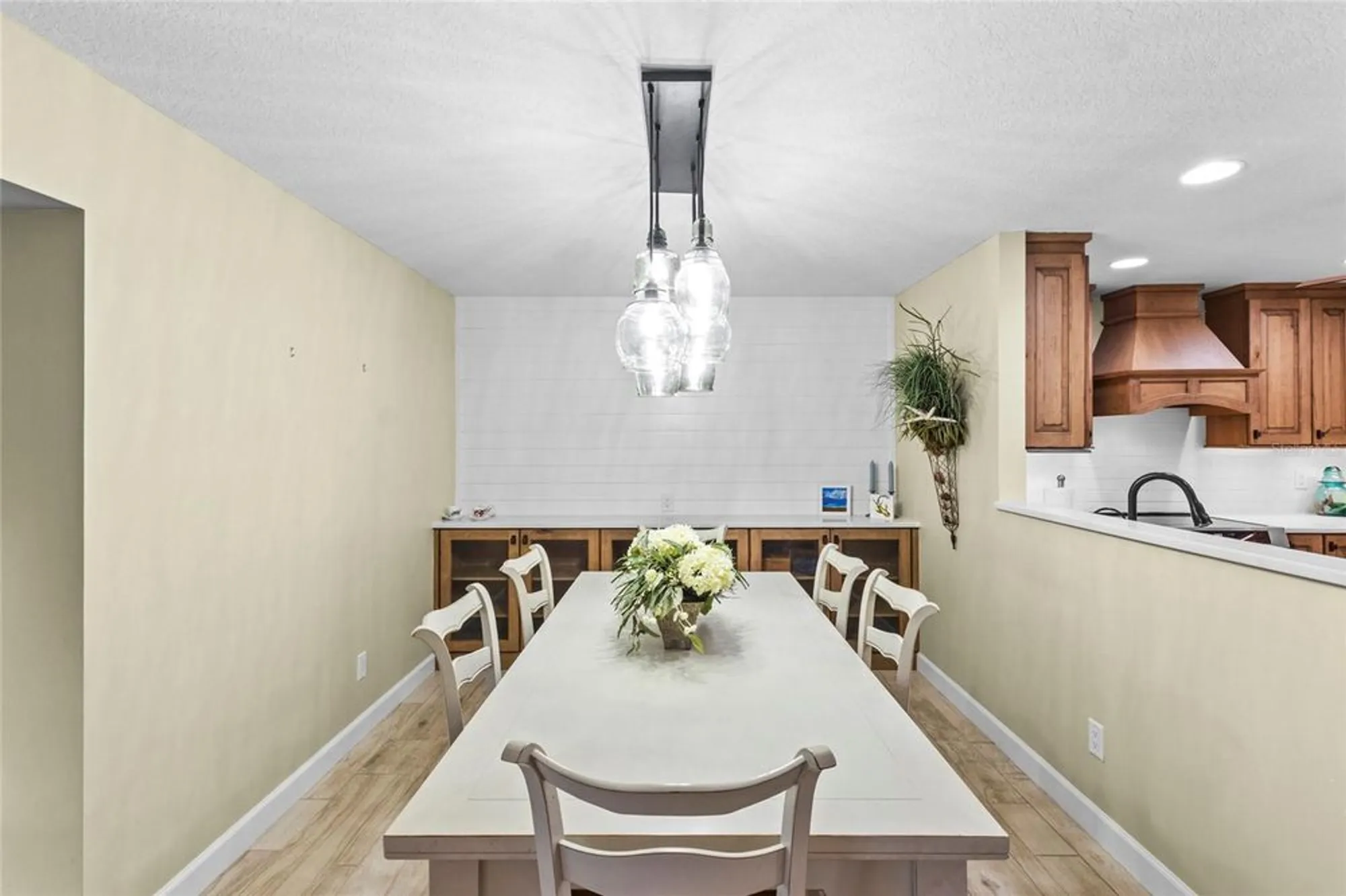 Property Slideshow image 10 of 38 | 7143 fairway bend ln, Sarasota, FL, 34243