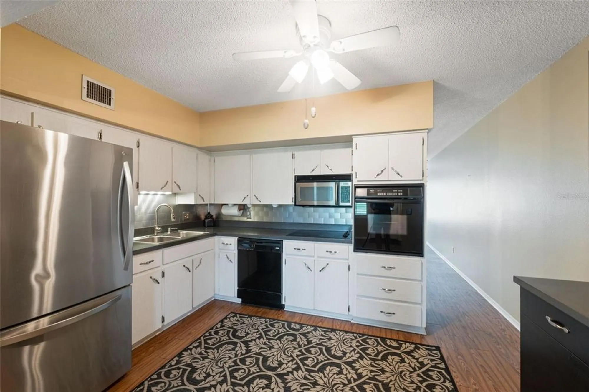 Property Slideshow image 8 of 31 | 2430 florentine way 6, Clearwater, FL, 33763