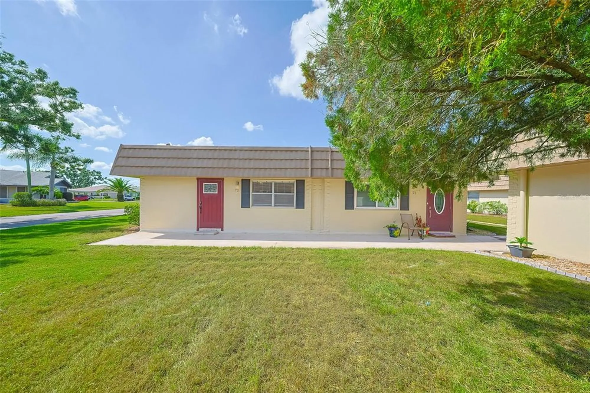 Property Slideshow image 3 of 59 | 202 bedford st 72, Sun City Center, FL, 33573