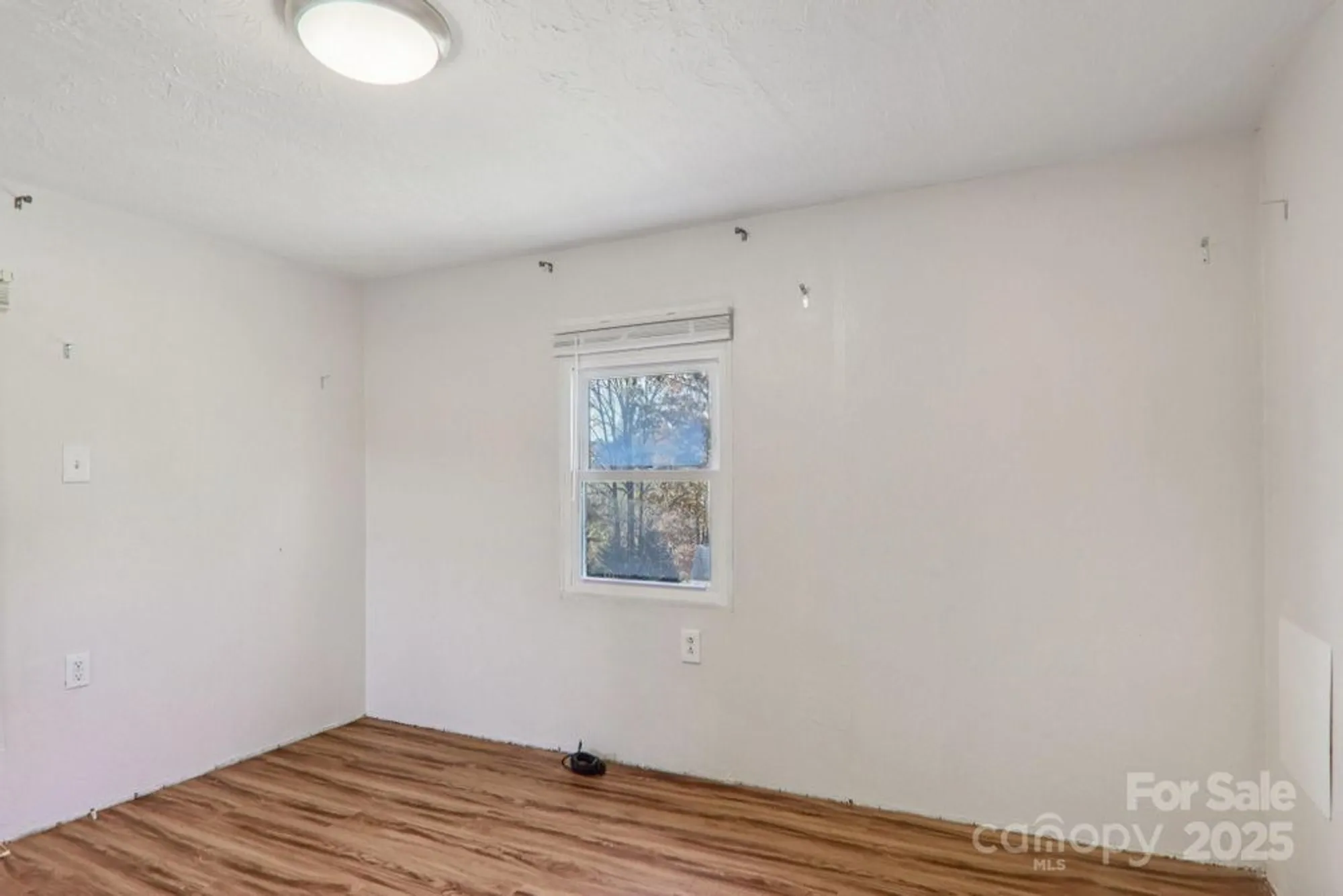 Property Slideshow image 31 of 44 | 201 cranbrook cir, Hendersonville, NC, 28792