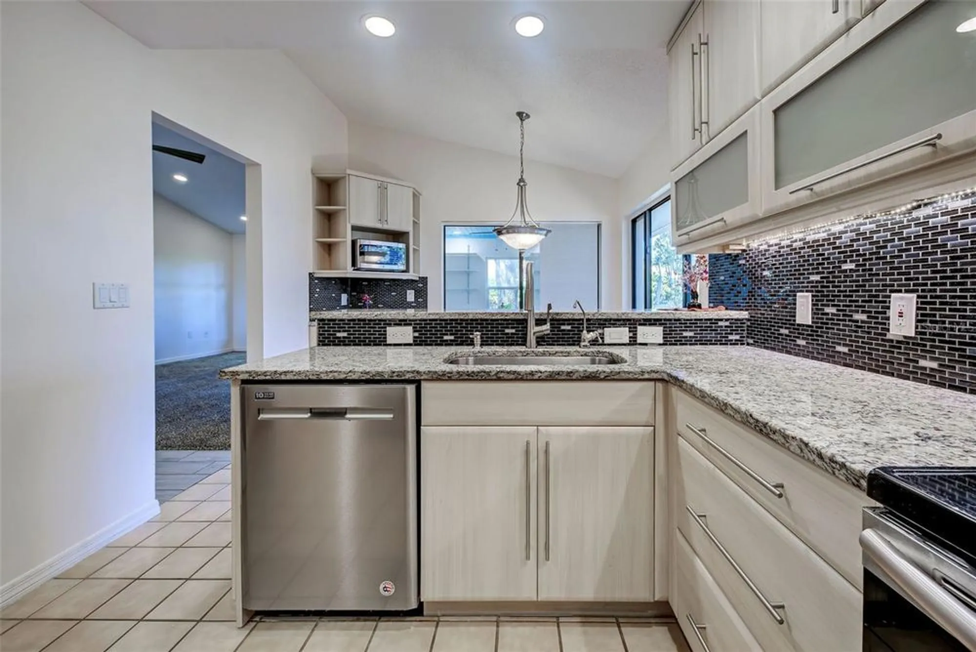 Property Slideshow image 20 of 68 | 263 southampton dr # 301, Venice, FL, 34293