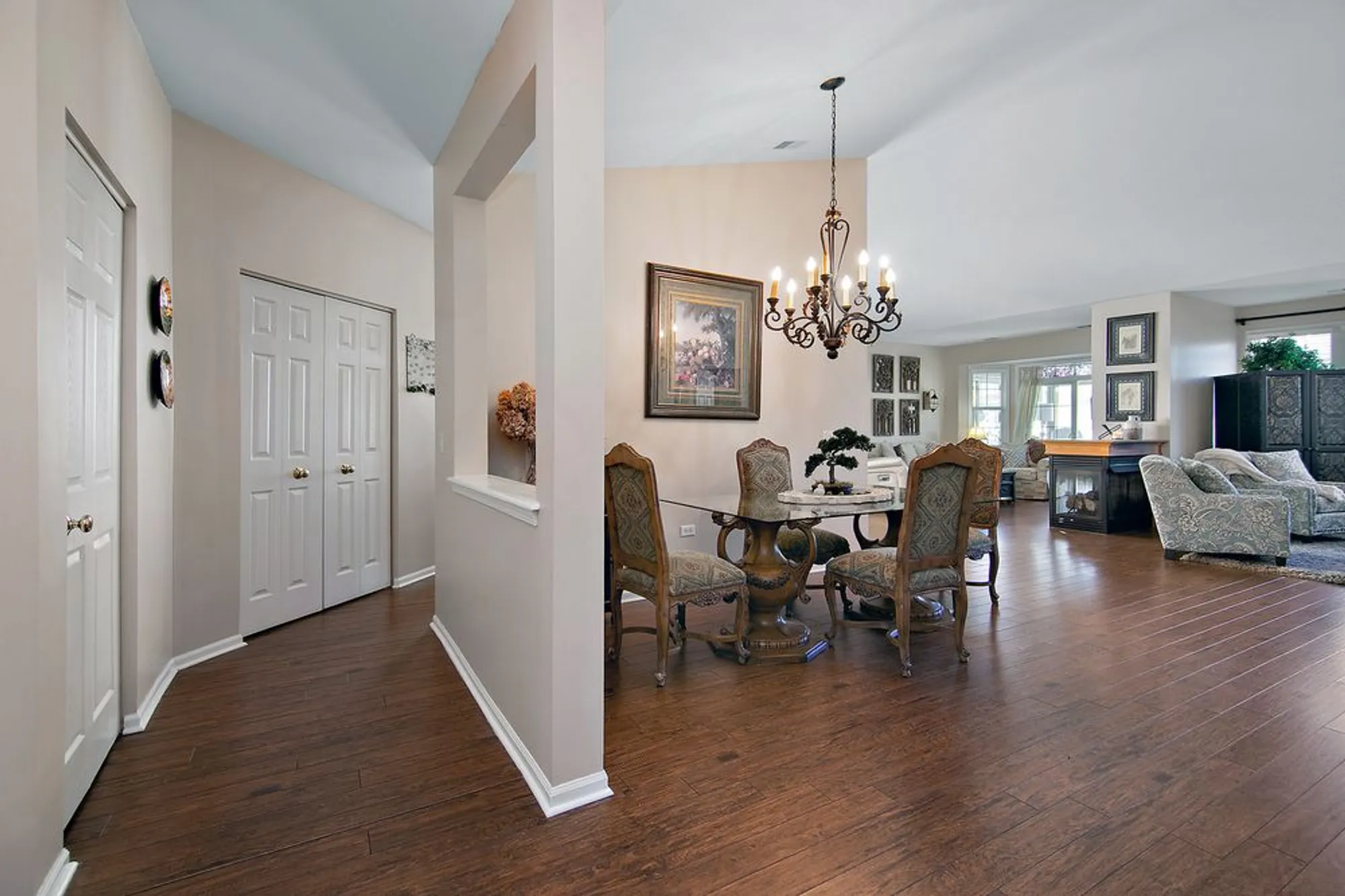 Property Slideshow image 5 of 31 | 17053 mendota dr, Lockport, IL, 60441