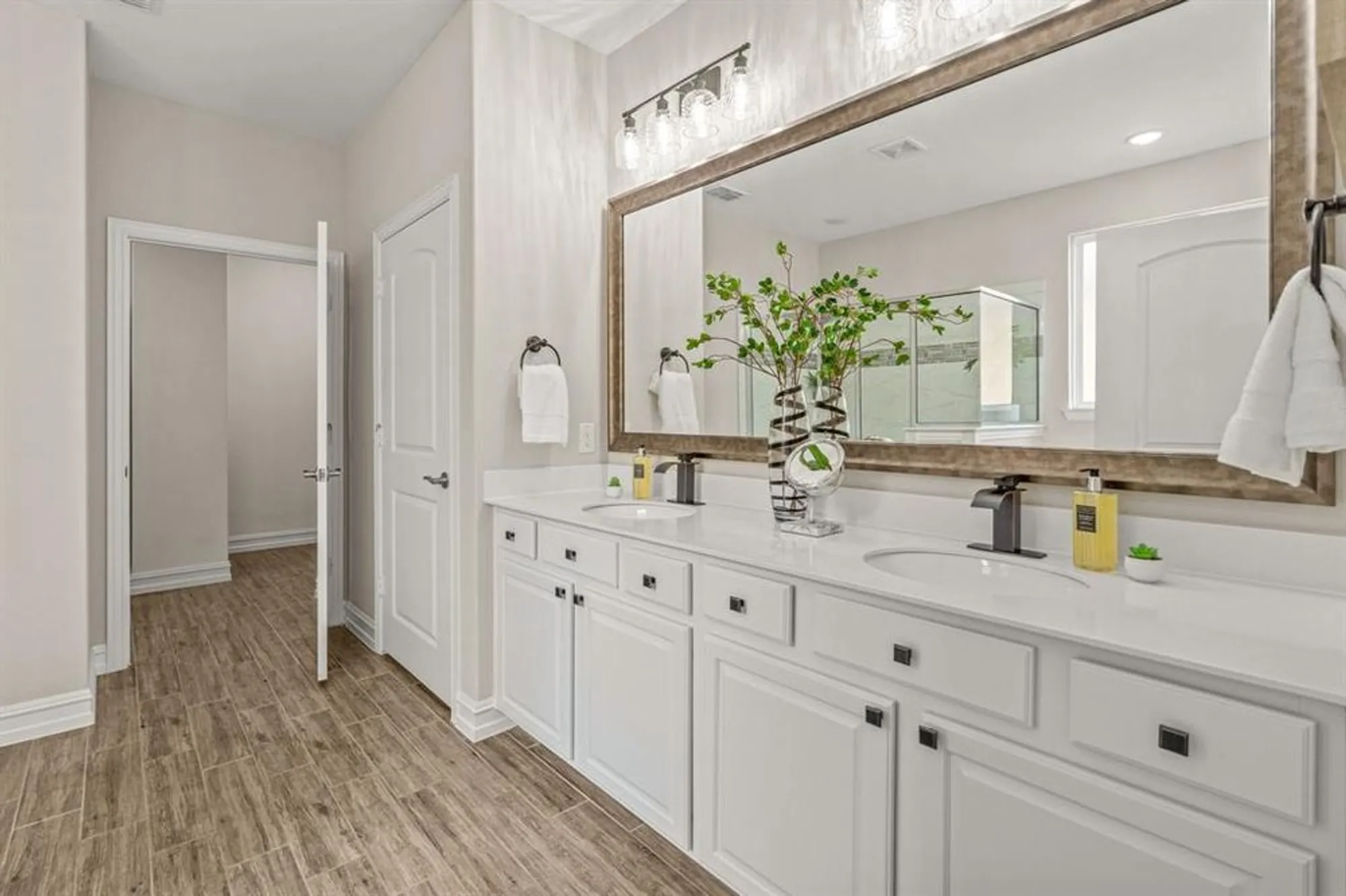 Property Slideshow image 6 of 40 | 712 freedom ln, Aubrey, TX, 76227