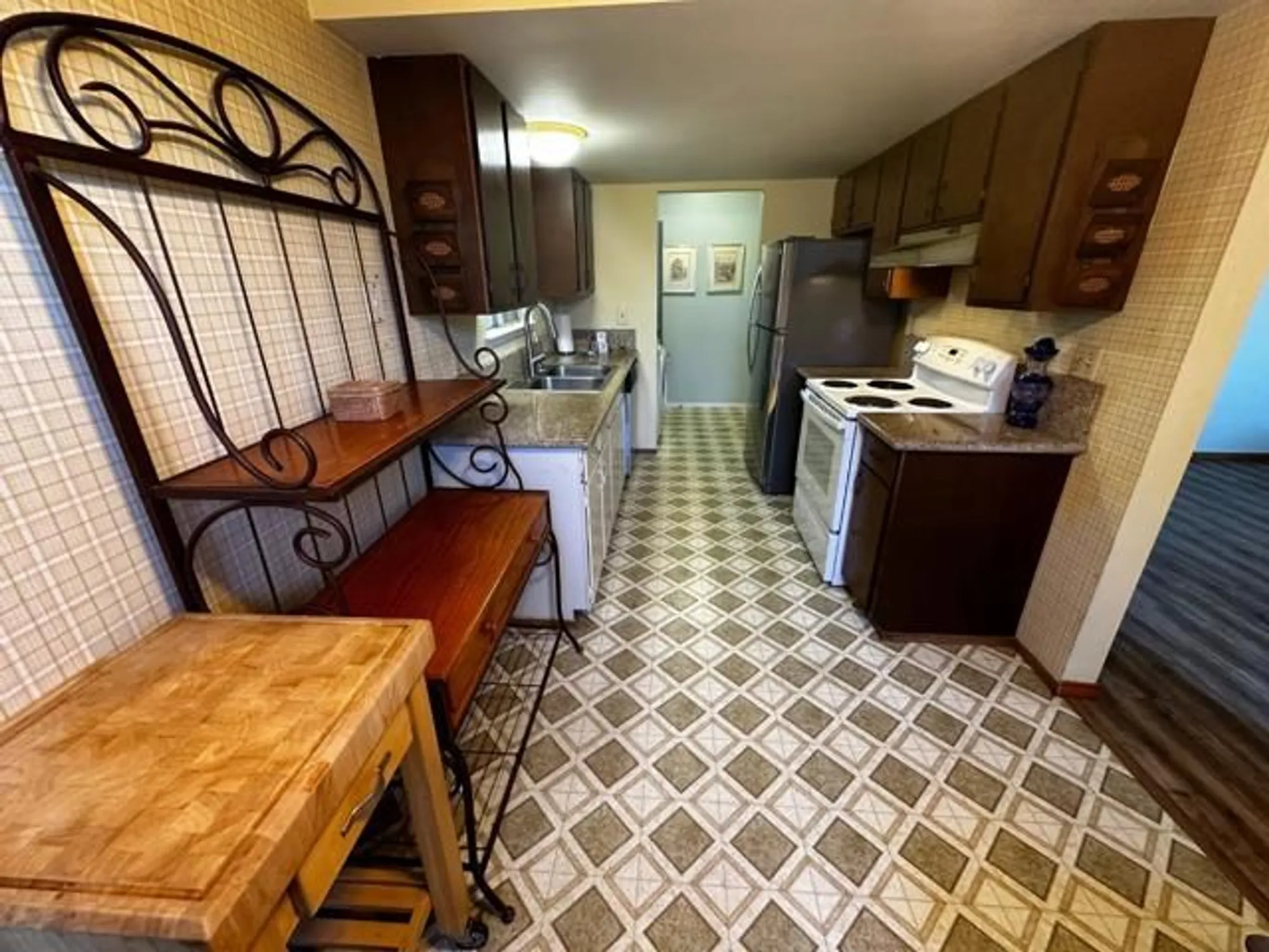 Property Slideshow image 13 of 21 | 563 argos cir, Watsonville, CA, 95076