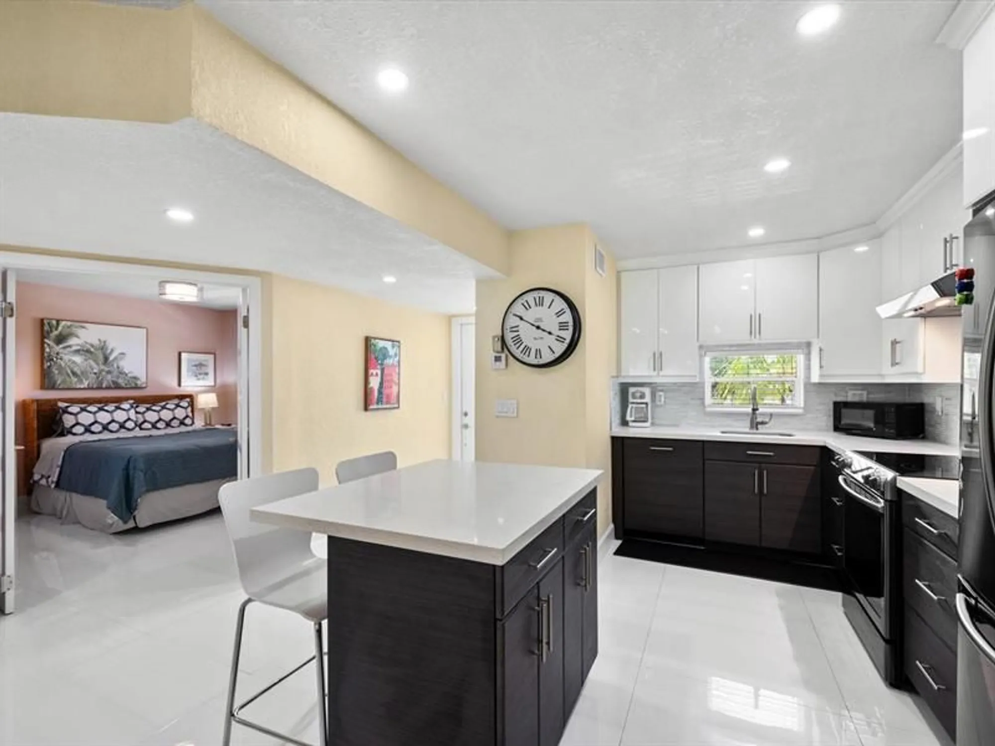 Property Slideshow image 5 of 44 | 9300 n hollybrook lake dr 303, Pembroke Pines, FL, 33025