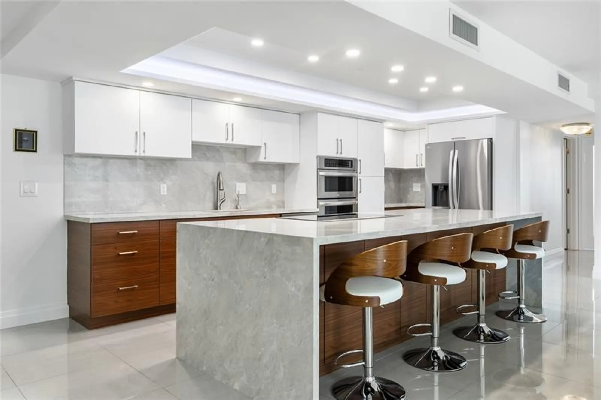 Property Slideshow image 5 of 50 | 1880 s ocean dr ts306, Hallandale Beach, FL, 33009