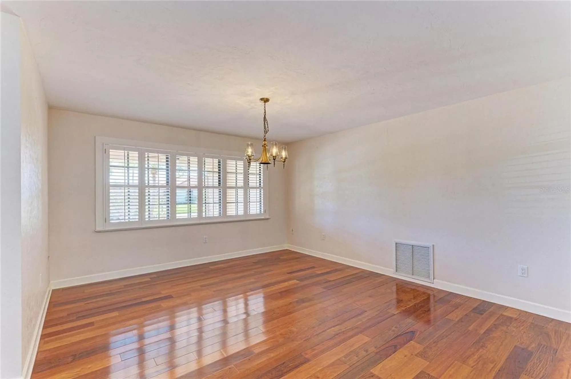 Property Slideshow image 12 of 83 | 5668 country lakes dr, Sarasota, FL, 34243