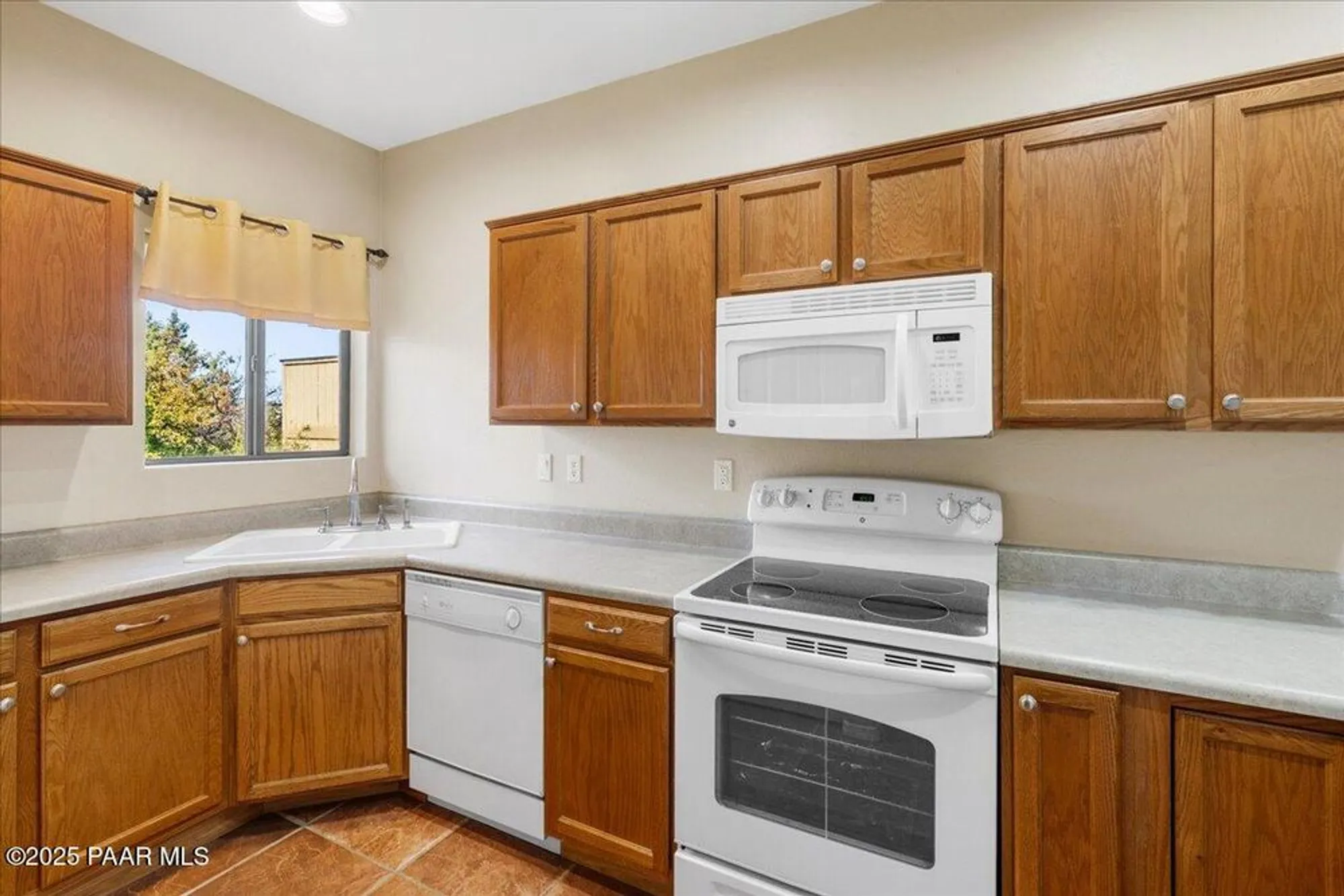 Property Slideshow image 7 of 16 | 4976 summit cir, Prescott, AZ, 86301