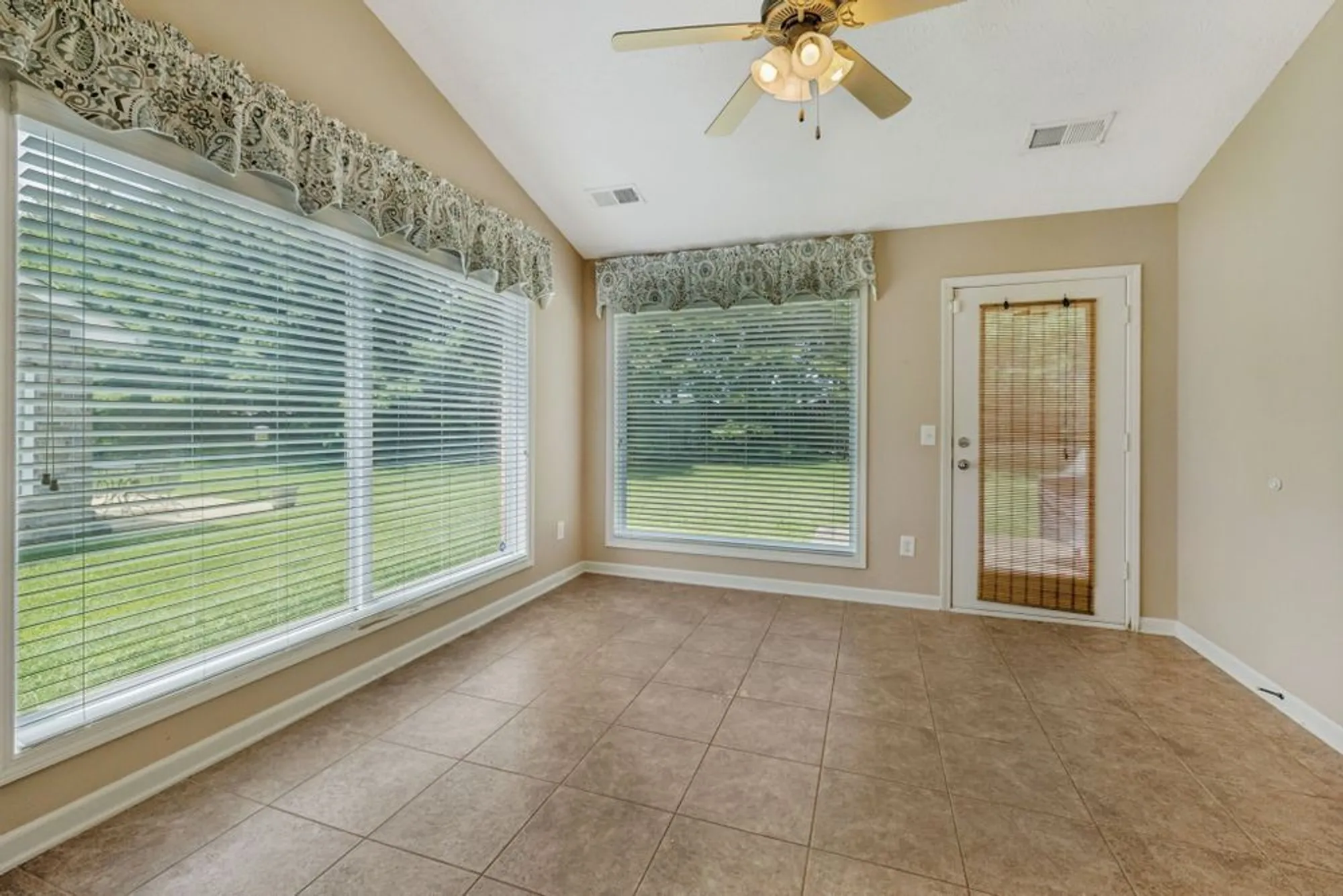 Property Slideshow image 27 of 47 | 145 plymouth dr, Lebanon, TN, 37087