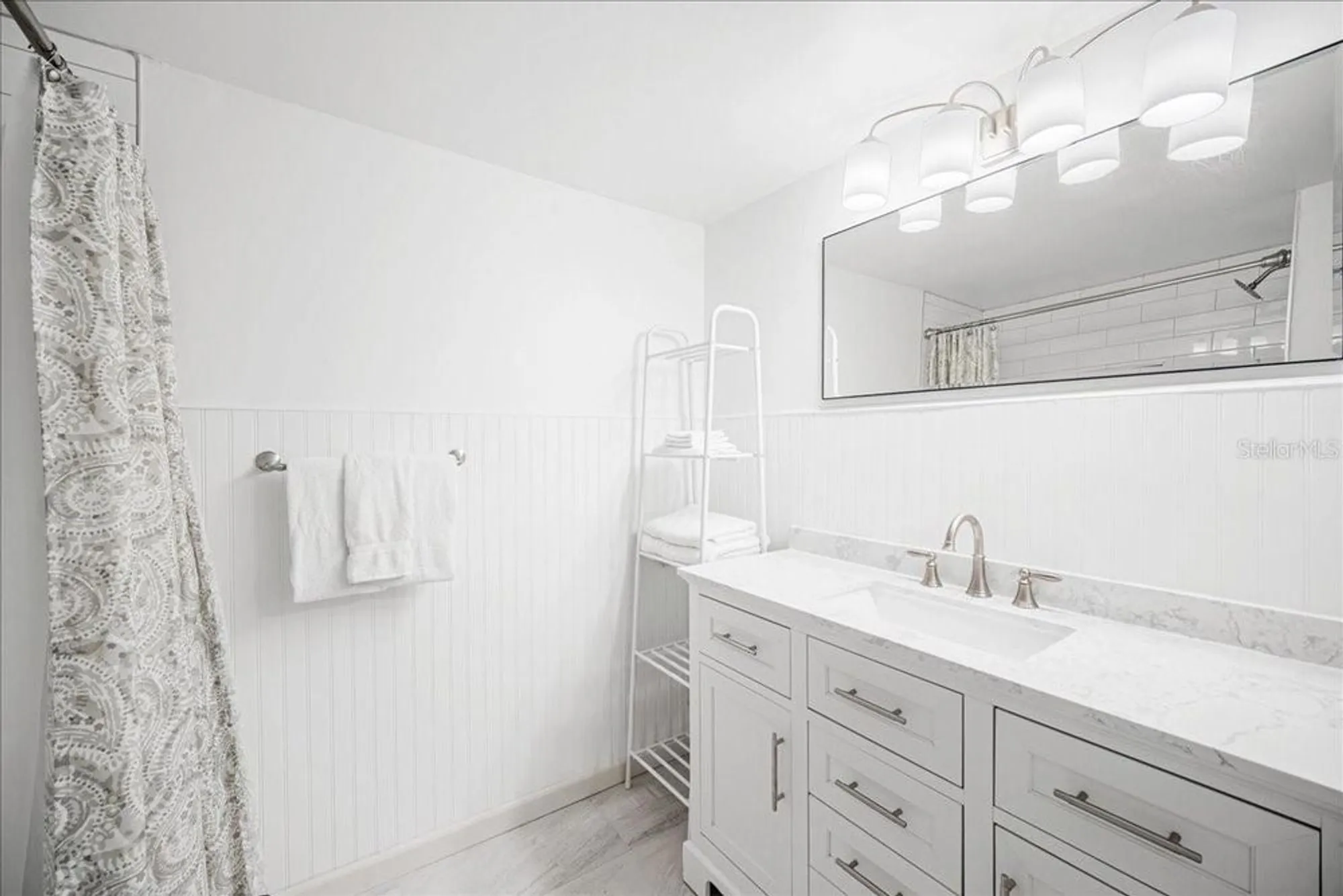 Property Slideshow image 18 of 37 | 821 patricia ave 202, Dunedin, FL, 34698