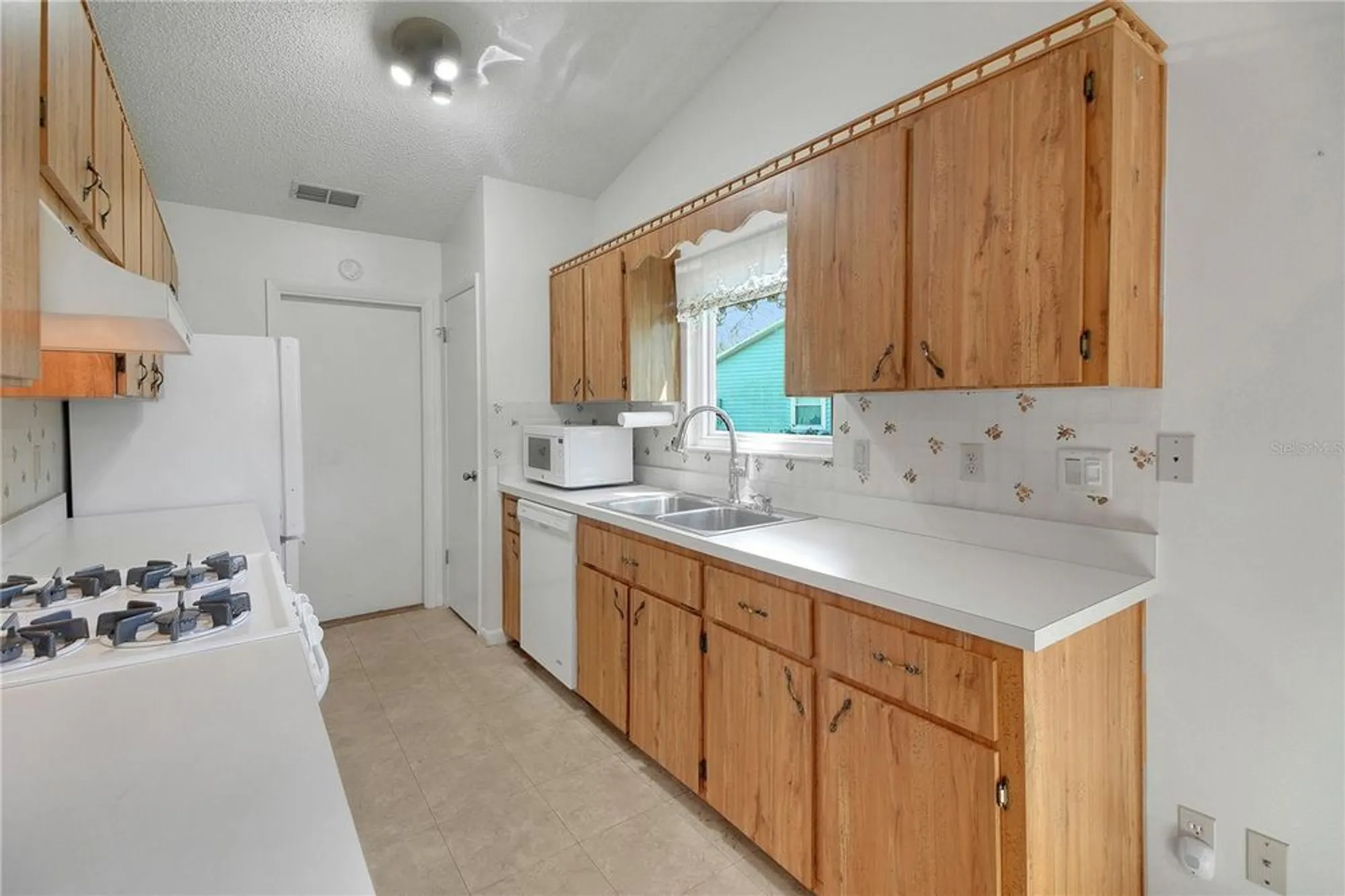 Property Slideshow image 26 of 63 | 610 fannich ct, Leesburg, FL, 34788