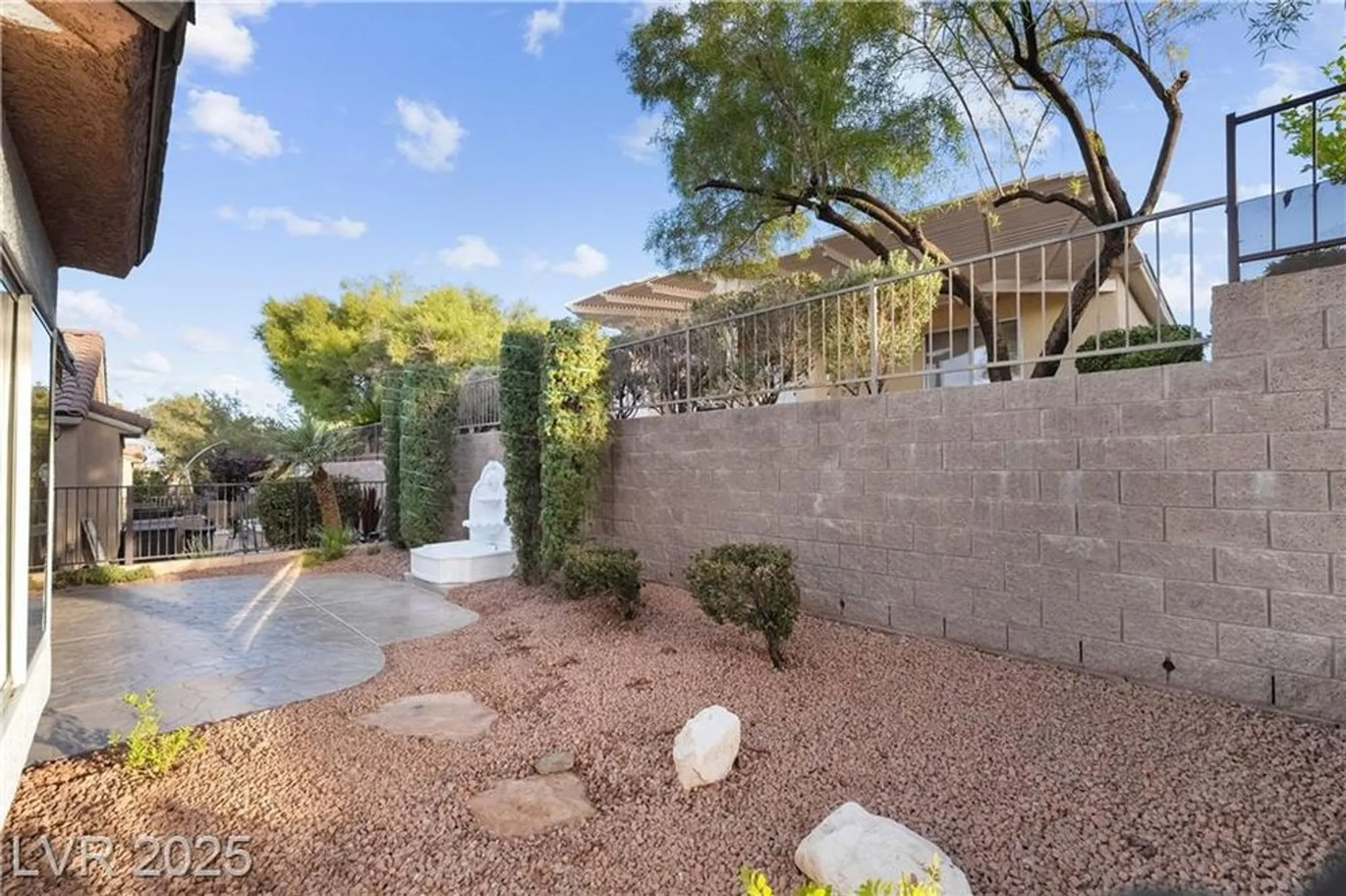 Property Slideshow image 31 of 52 | 2810 meadow park ave, Henderson, NV, 89052