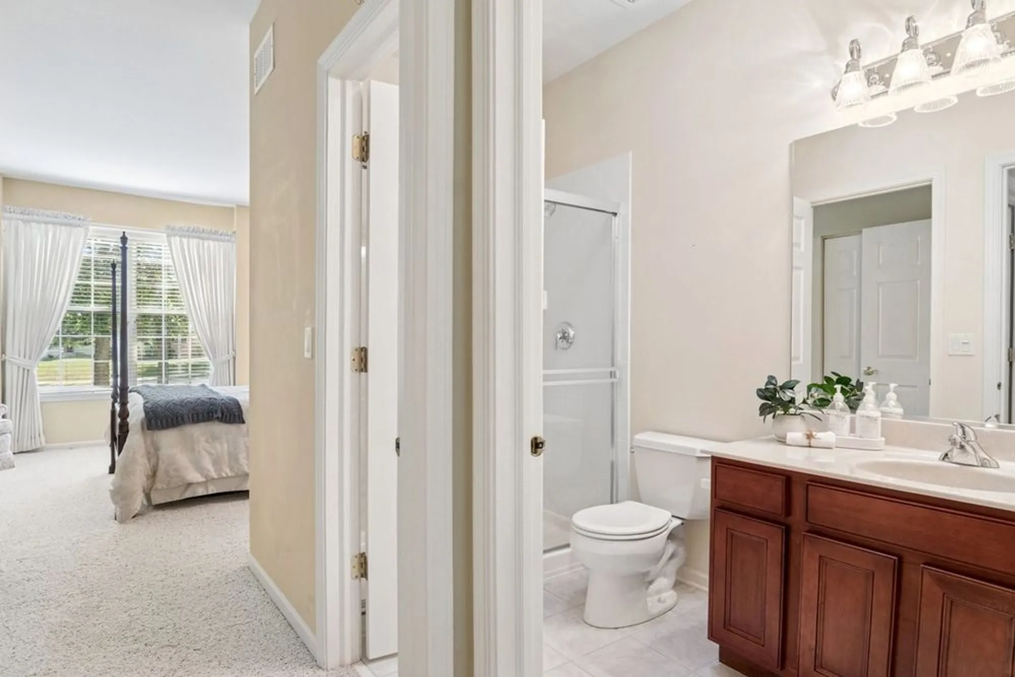Property Slideshow image 18 of 40 | 1504 mansfield dr, Aurora, IL, 60502