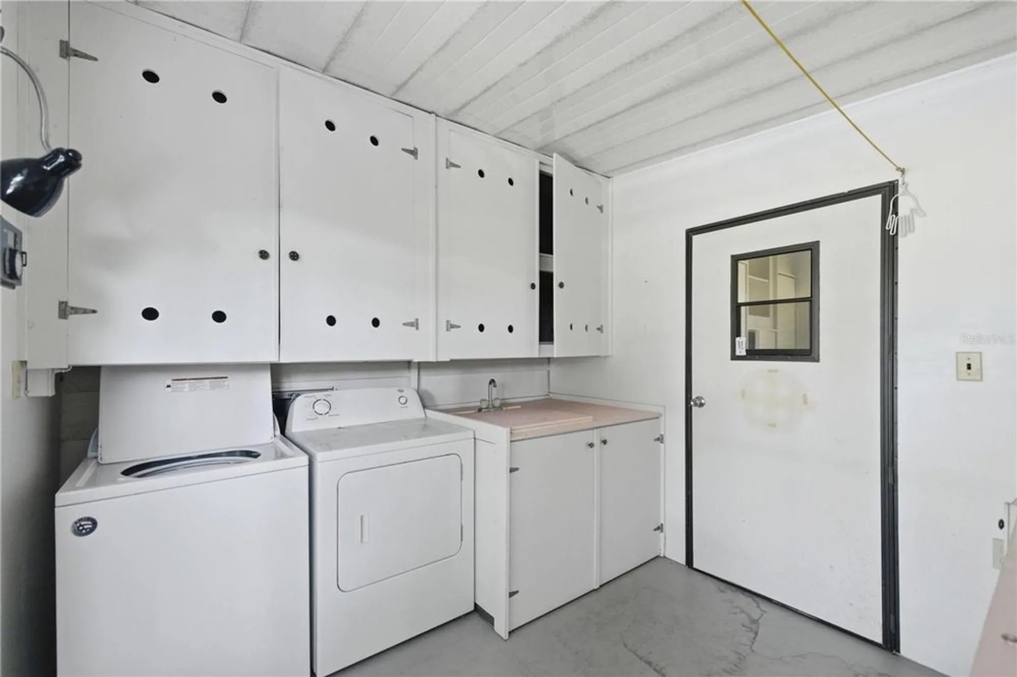 Property Slideshow image 14 of 18 | 725 camelia ct, Lady Lake, FL, 32159