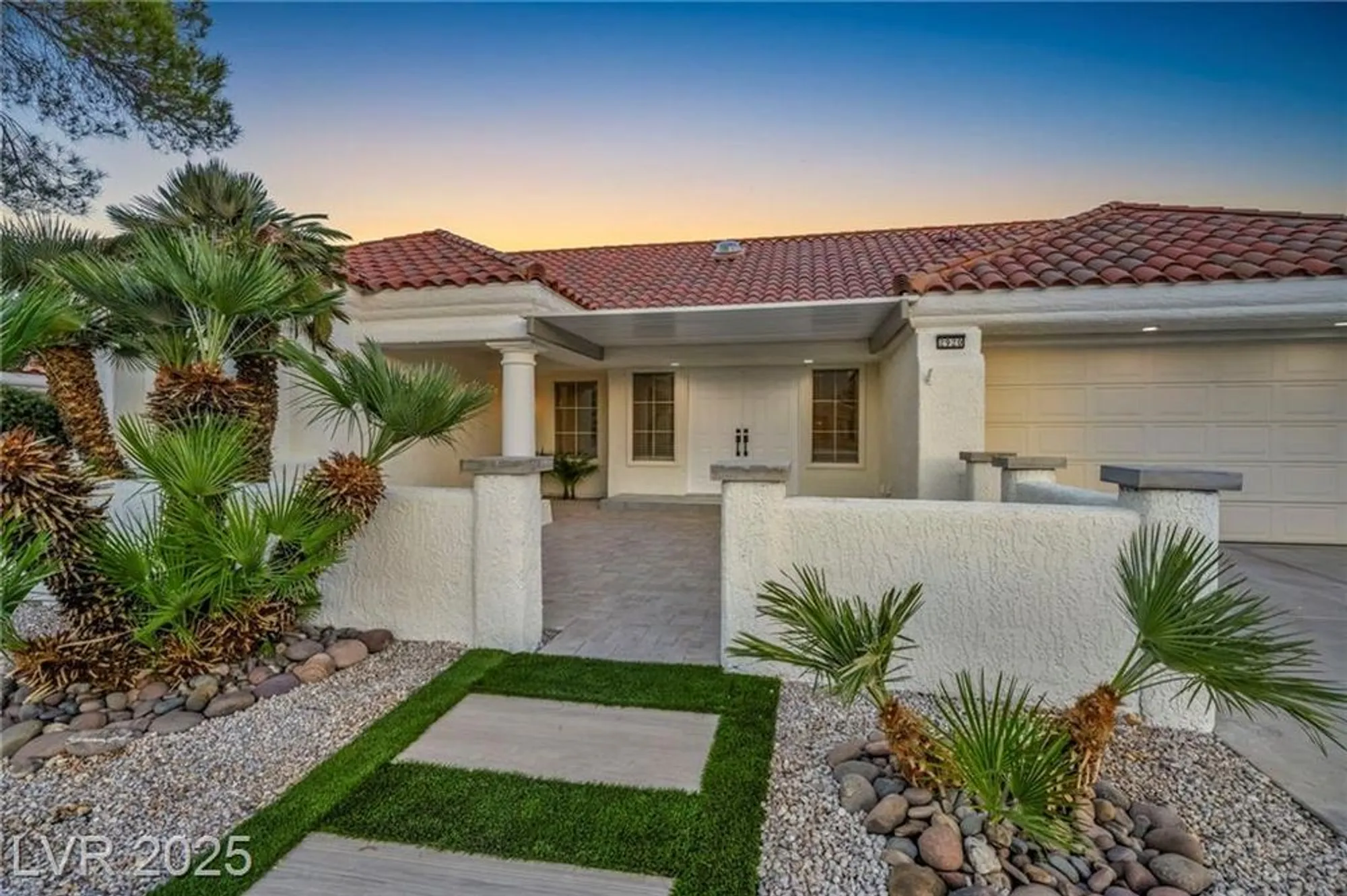 Property Slideshow image 45 of 70 | 2920 crown ridge dr, Las Vegas, NV, 89134
