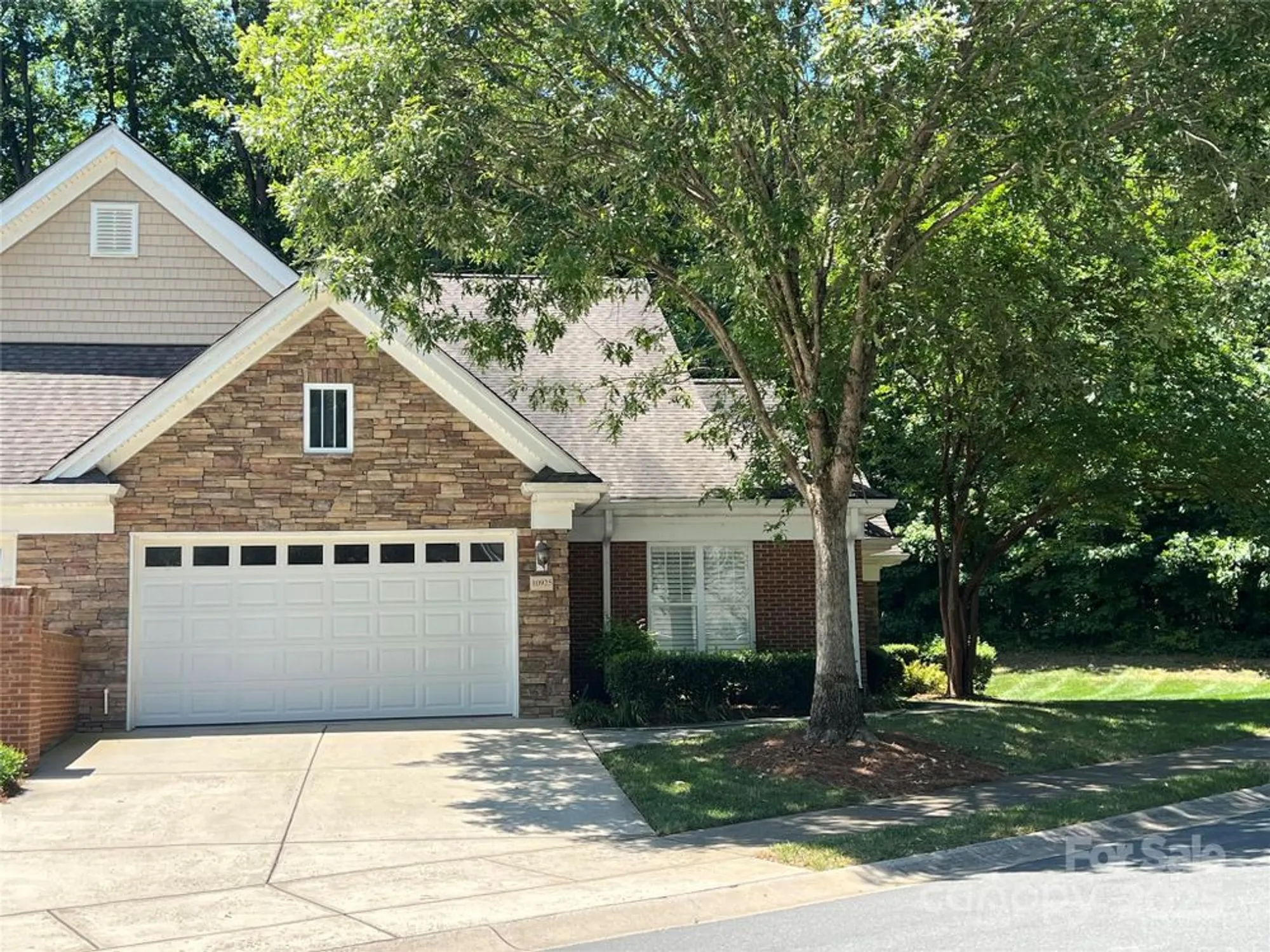 Property Slideshow image 2 of 48 | 10925 casetta dr, Matthews, NC, 28105