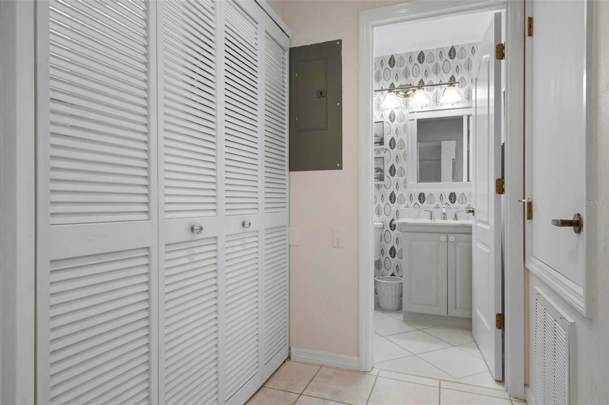 Property Slideshow image 29 of 48 | 6609 stone river rd 206, Bradenton, FL, 34203