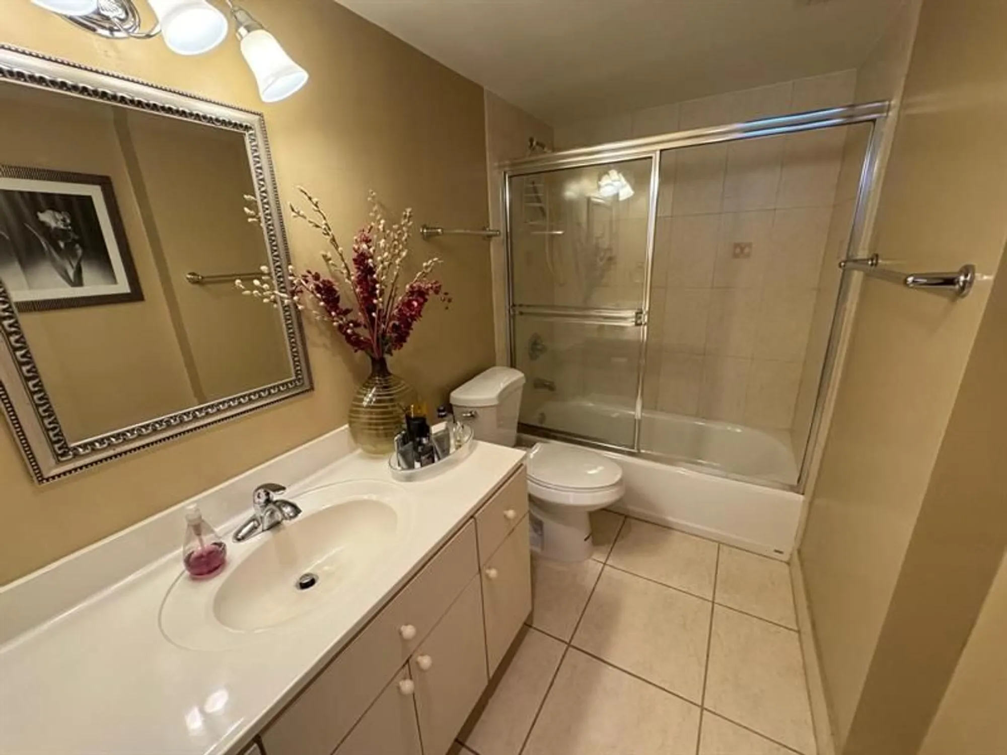 Property Slideshow image 18 of 60 | 900 colony point cir 407, Pembroke Pines, FL, 33026