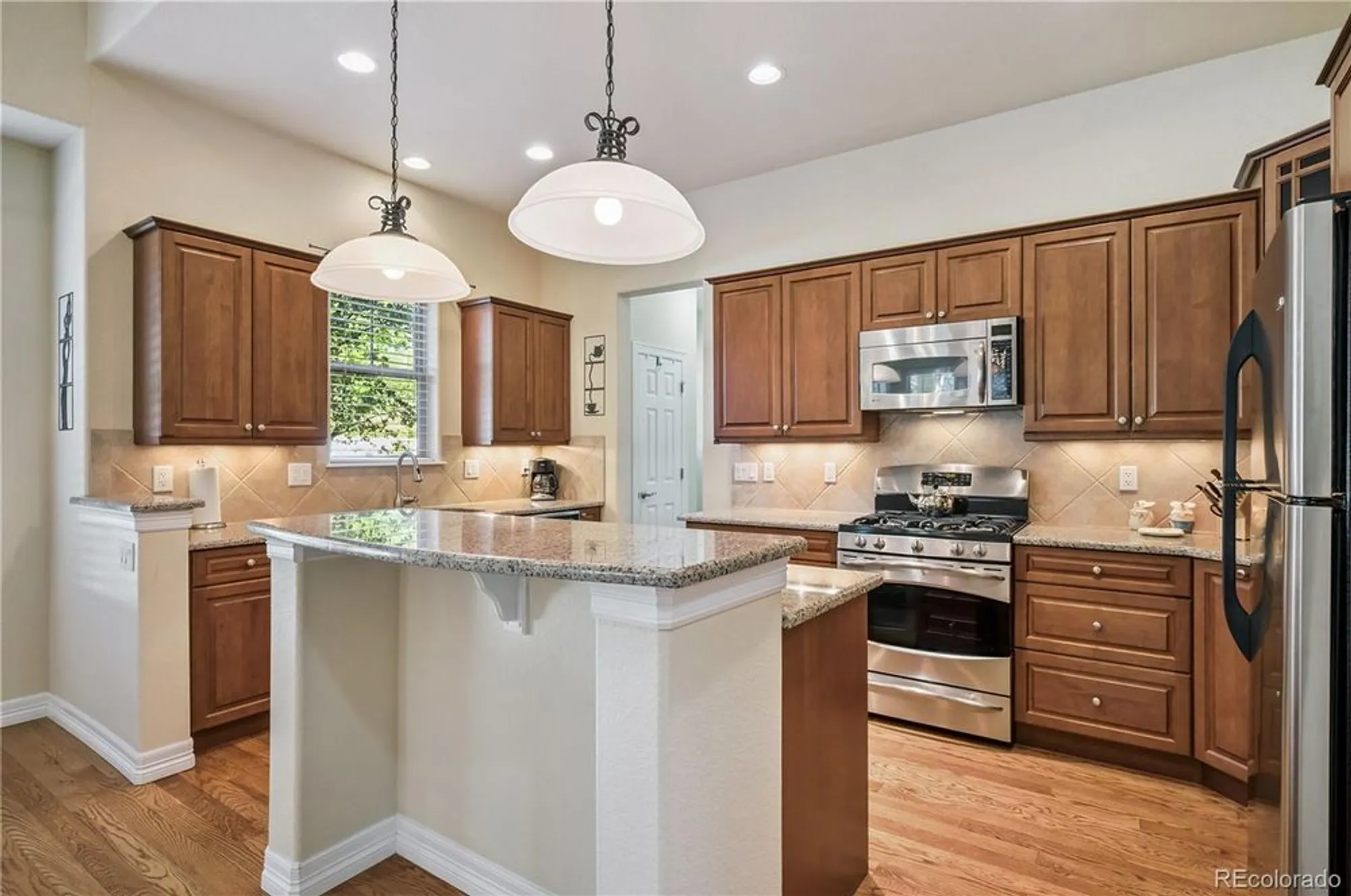 Property Slideshow image 14 of 50 | 8588 w quarles pl, Littleton, CO, 80128