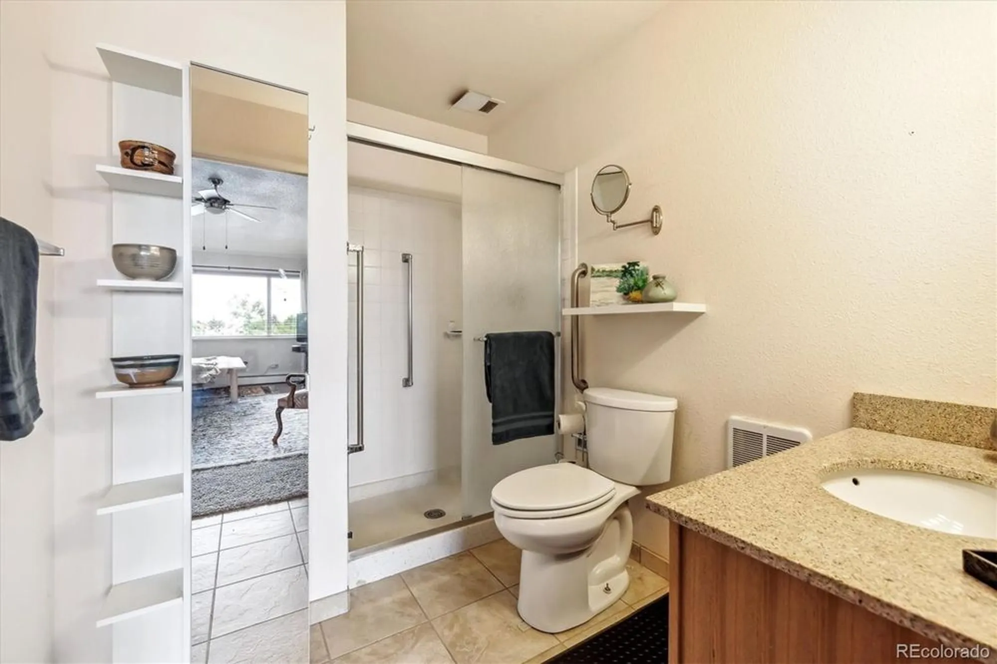 Property Slideshow image 11 of 49 | 715 s alton way unit 5d, Denver, CO, 80247