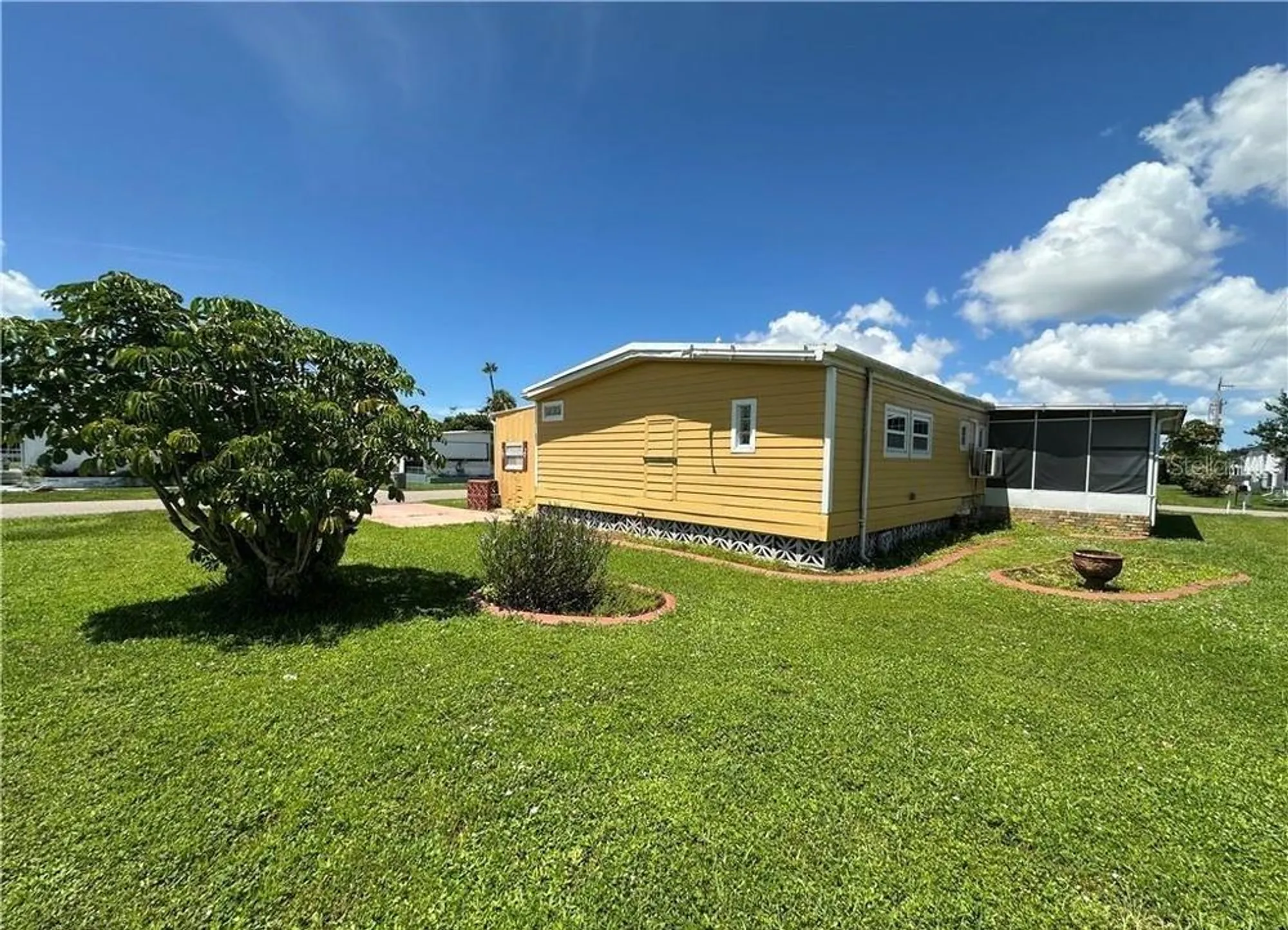 Property Slideshow image 30 of 39 | 14700 patrick henry rd, North Fort Myers, FL, 33917