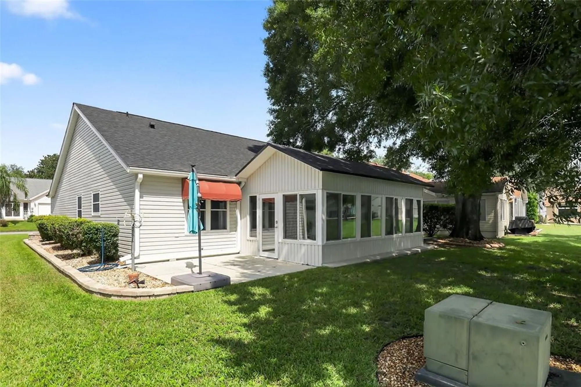 Property Slideshow image 4 of 32 | 411 del mar dr, Lady Lake, FL, 32159