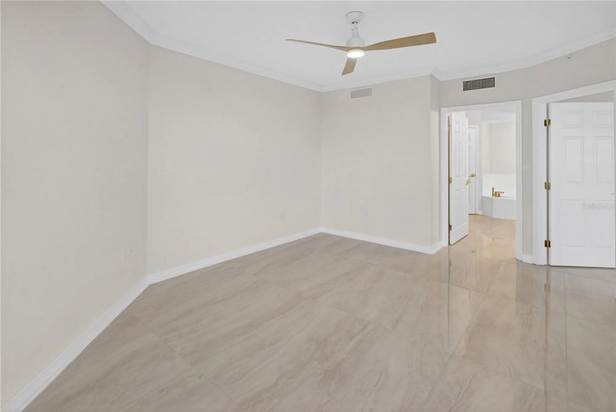 Property Slideshow image 38 of 59 | 5430 eagles point cir 202, Sarasota, FL, 34231