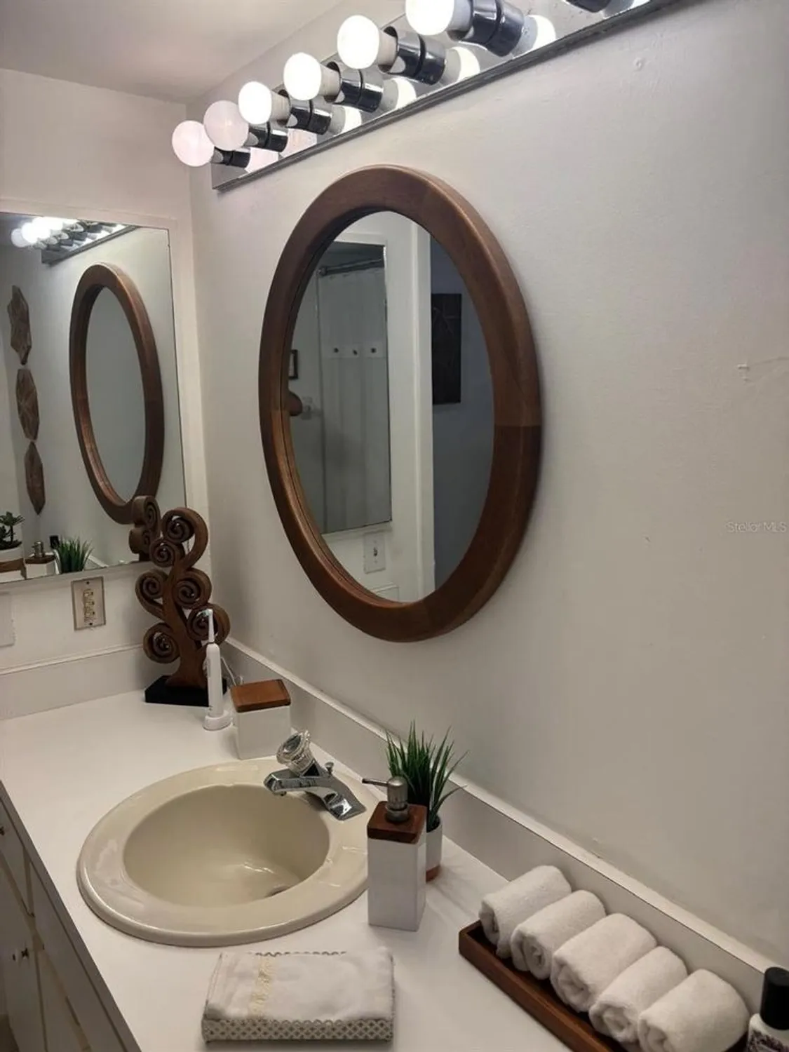 Property Slideshow image 14 of 24 | 5689 gardens dr, Sarasota, FL, 34243