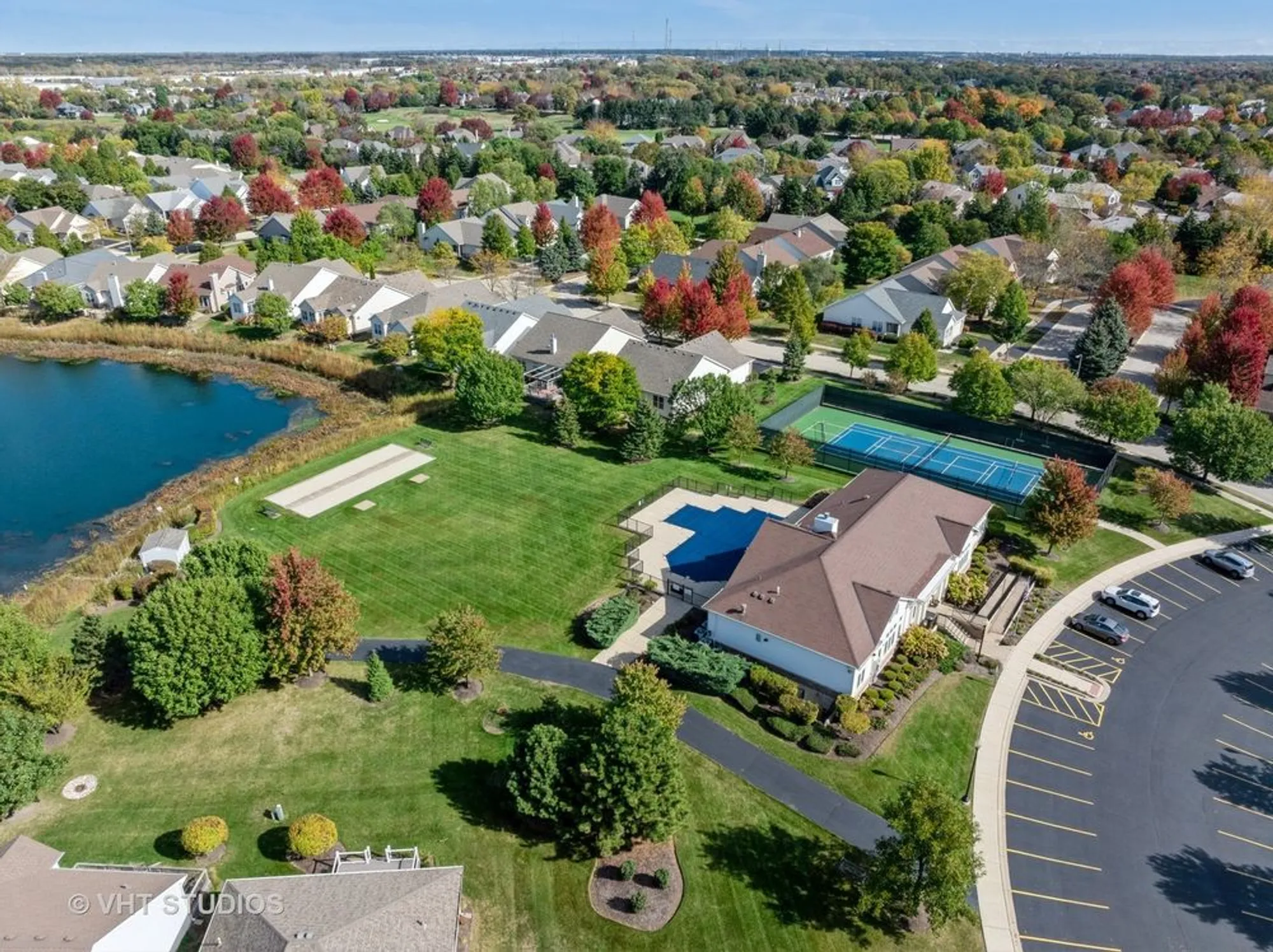 Property Slideshow image 38 of 40 | 1504 mansfield dr, Aurora, IL, 60502