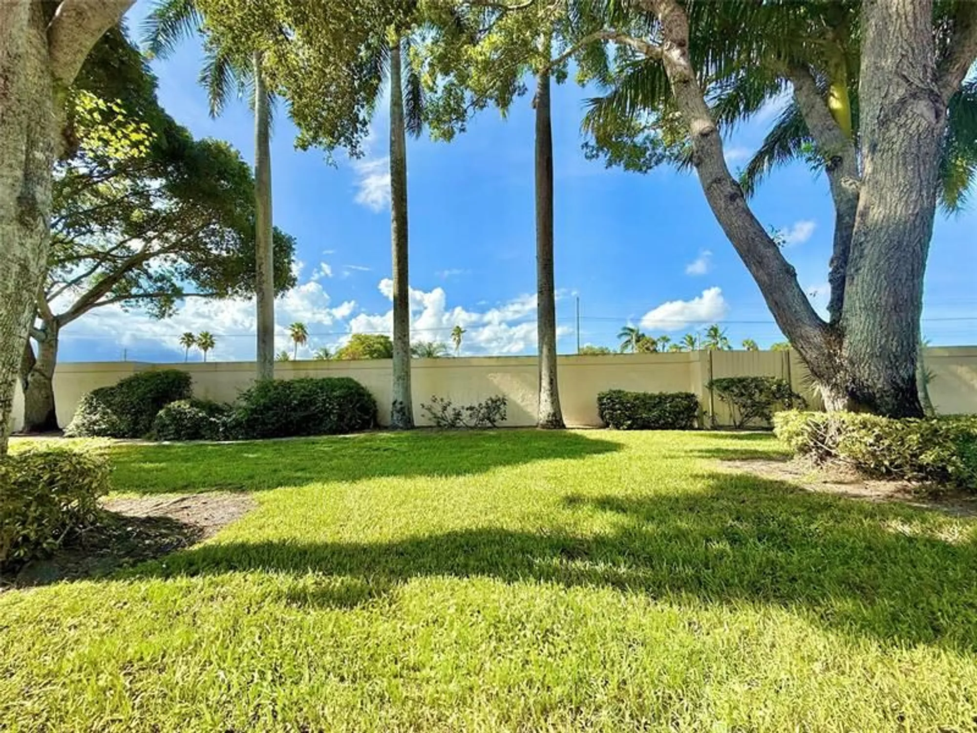 Property Slideshow image 38 of 51 | 5869 sunswept ln b, Boynton Beach, FL, 33437