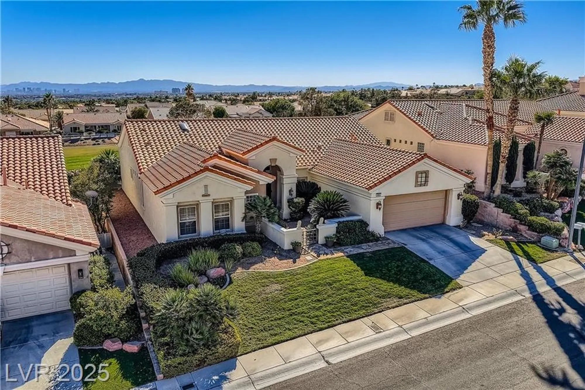 Property Slideshow image 23 of 35 | 2800 darby falls dr, Las Vegas, NV, 89134