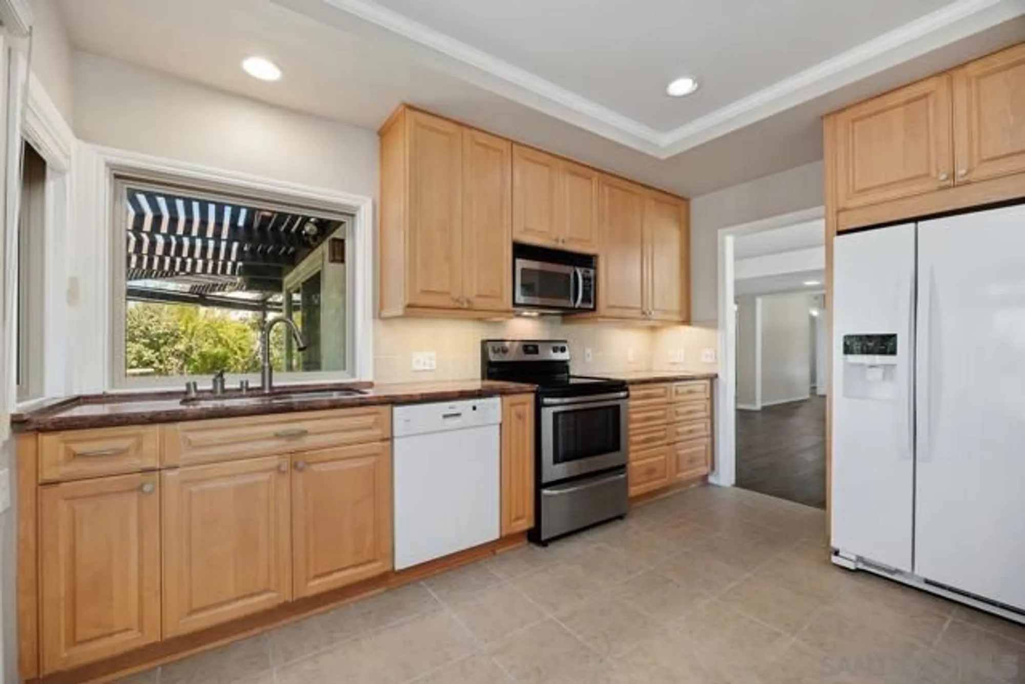 Property Slideshow image 7 of 29 | 17604 camino ancho, San Diego, CA, 92128