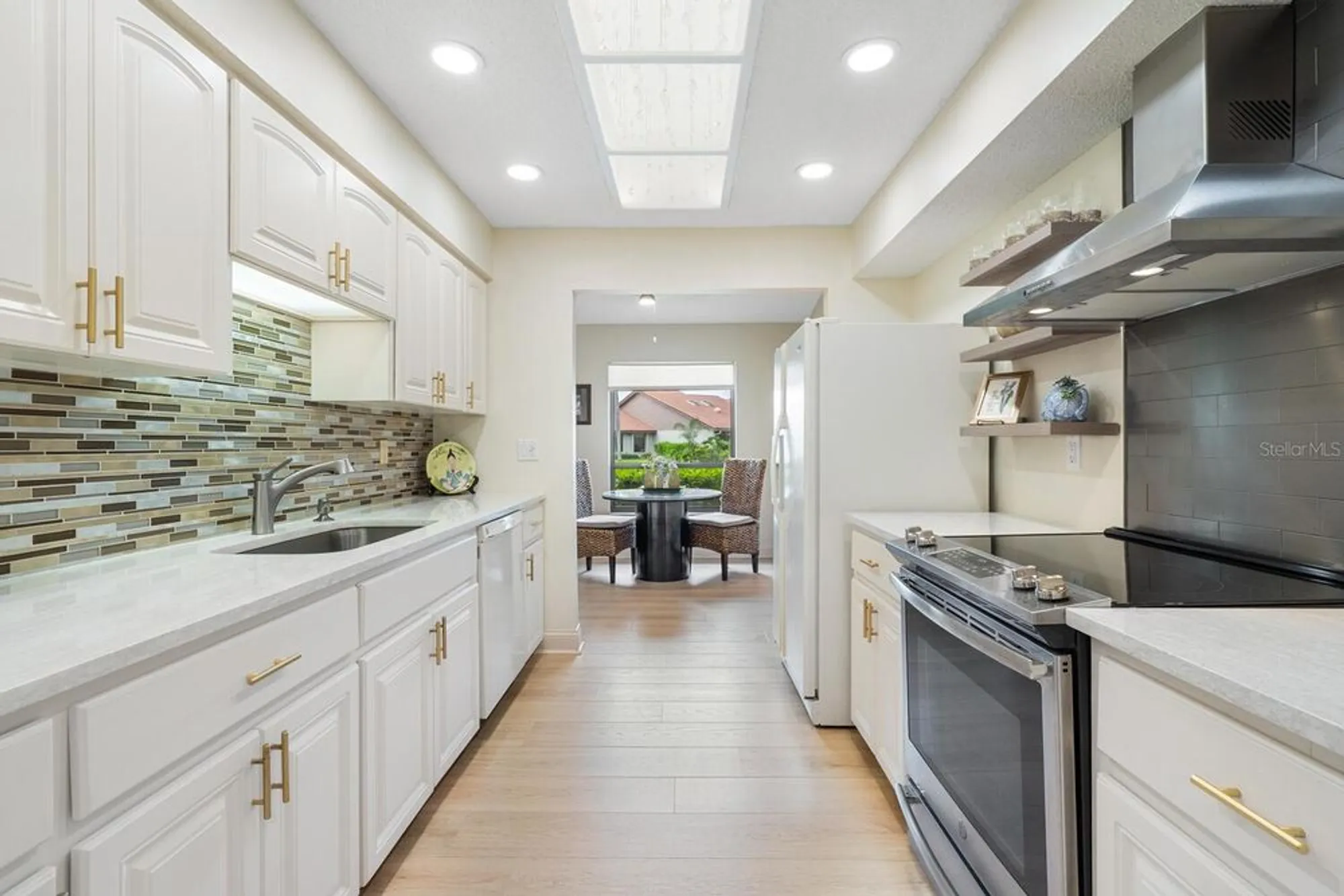 Property Slideshow image 15 of 49 | 4033 wilshire cir 139, Sarasota, FL, 34238