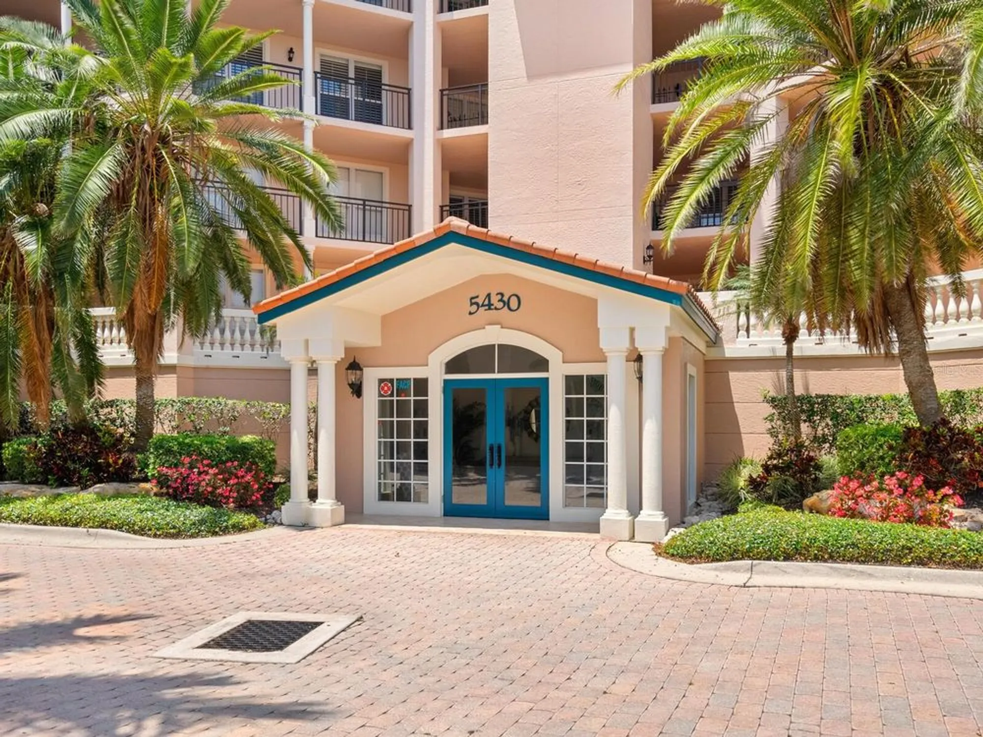 Property Slideshow image 5 of 61 | 5430 eagles point cir 101, Sarasota, FL, 34231