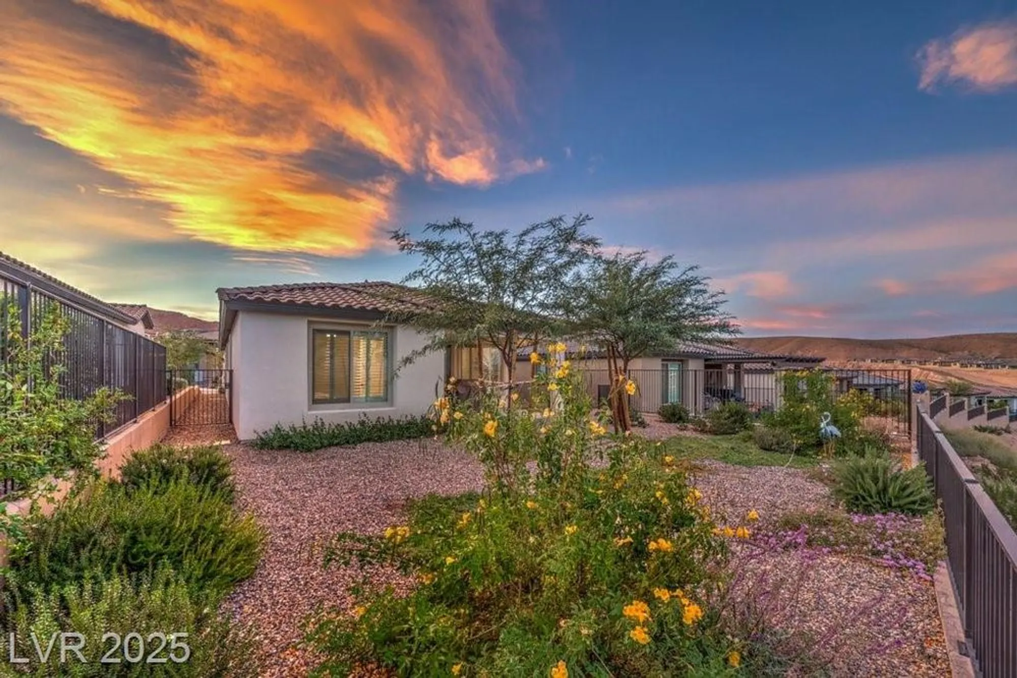 Property Slideshow image 30 of 48 | 70 lake bluff ct, Henderson, NV, 89011