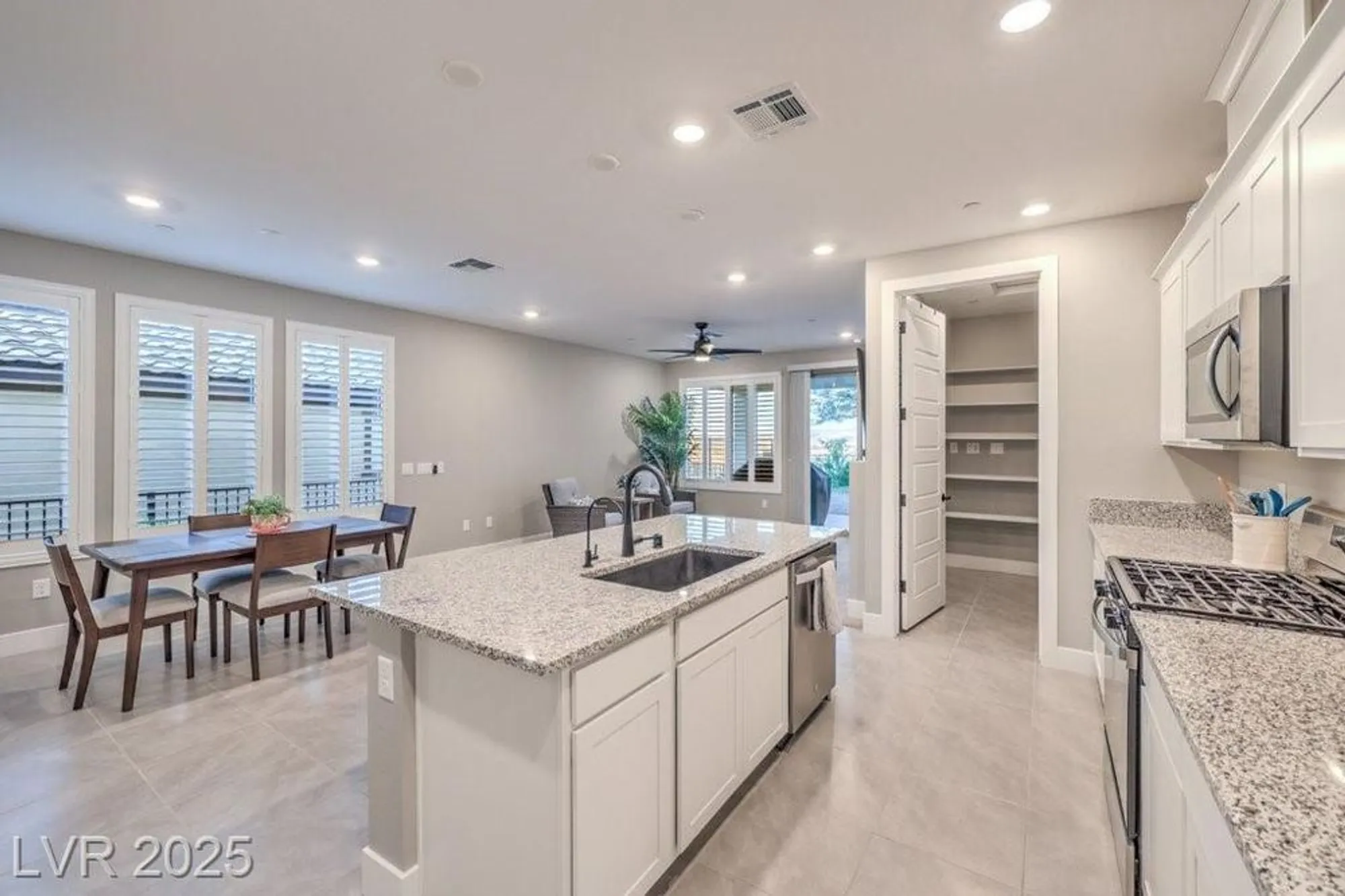 Property Slideshow image 13 of 48 | 70 lake bluff ct, Henderson, NV, 89011