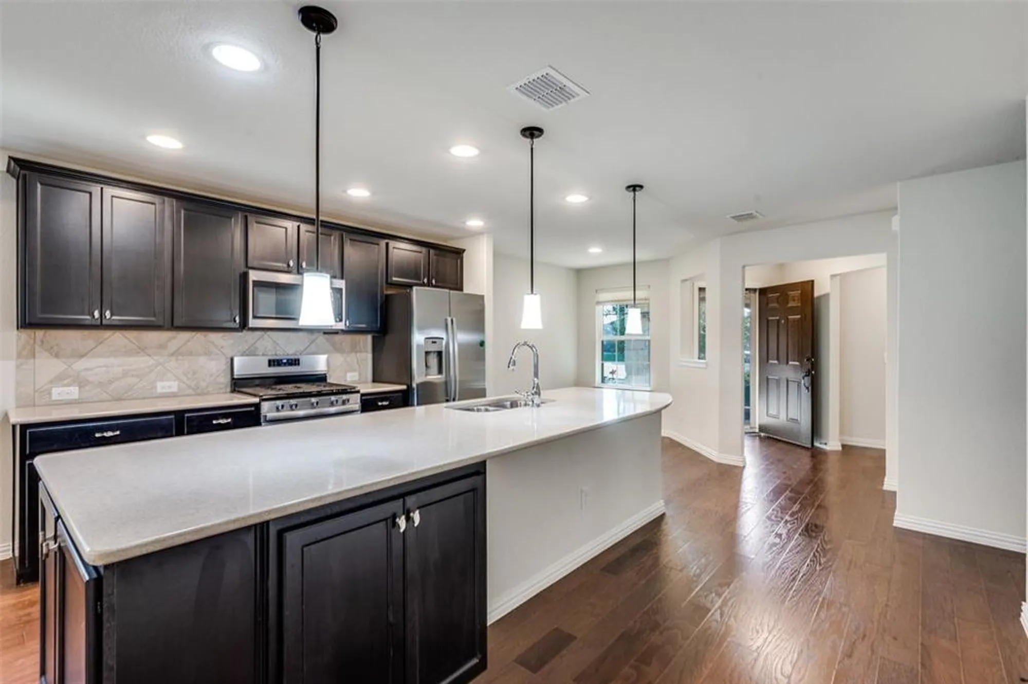 Property Slideshow image 8 of 21 | 7609 heritage dr, Aubrey, TX, 76227