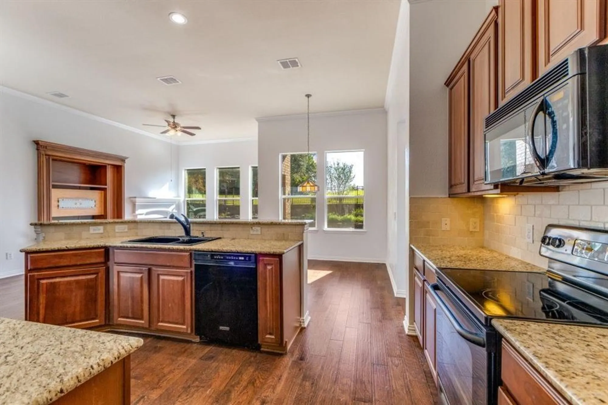 Property Slideshow image 11 of 25 | 727 scenic ranch cir, Fairview, TX, 75069