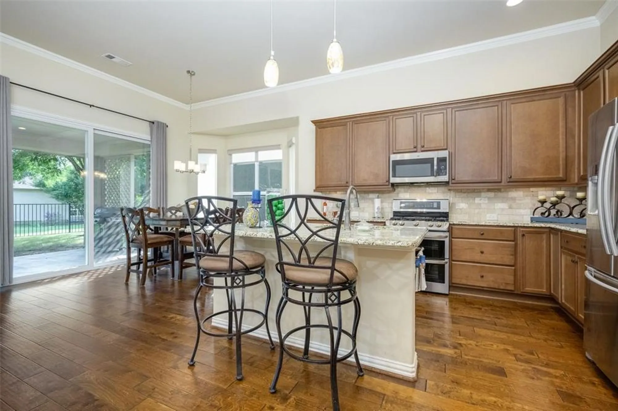 Property Slideshow image 16 of 39 | 11800 southerland dr, Denton, TX, 76207