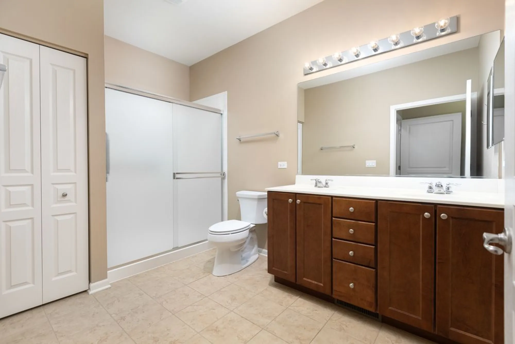 Property Slideshow image 20 of 29 | 2629 camberley cir, Naperville, IL, 60564