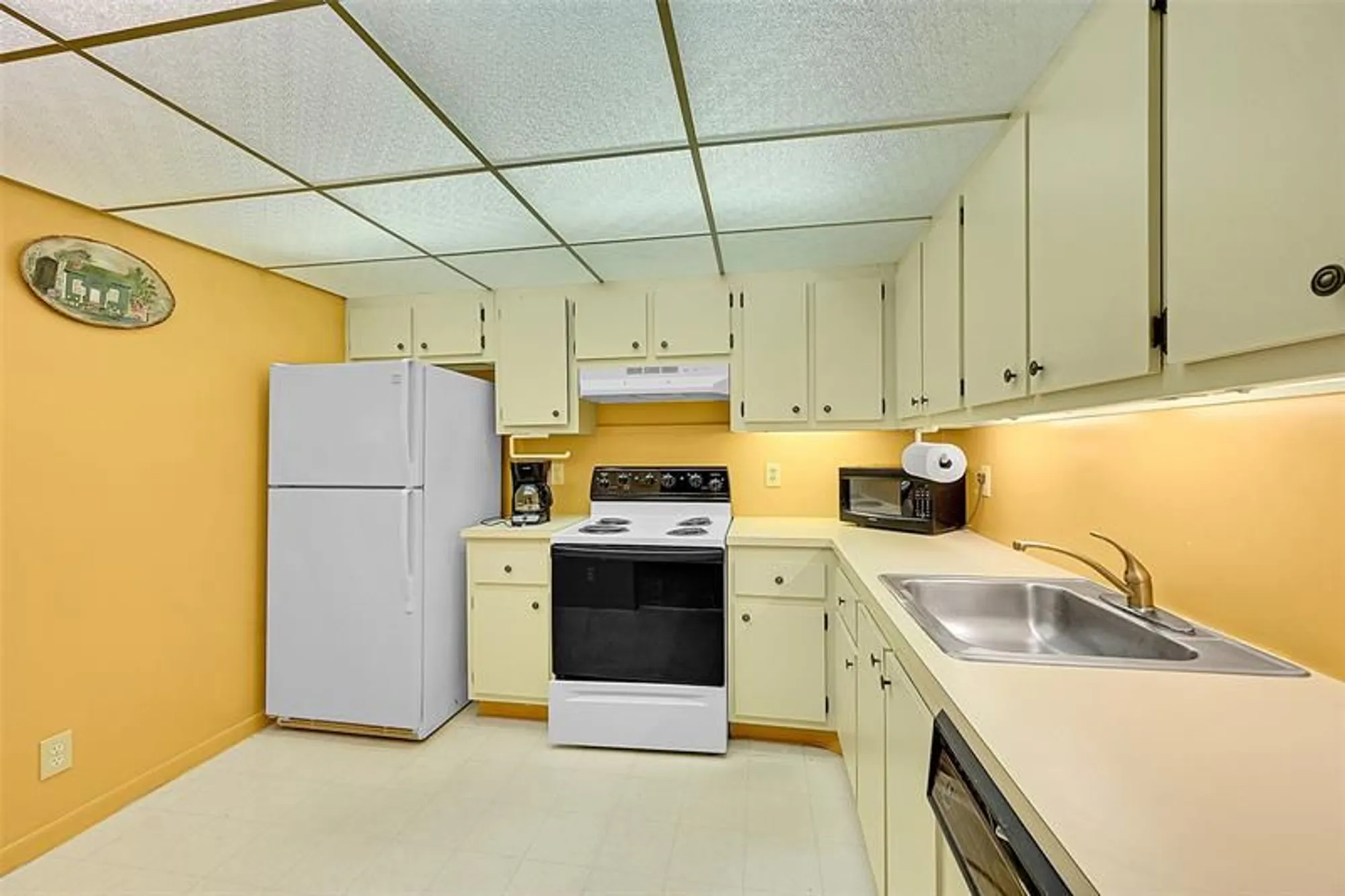 Property Slideshow image 14 of 26 | 1901 bermuda cir f2, Coconut Creek, FL, 33066