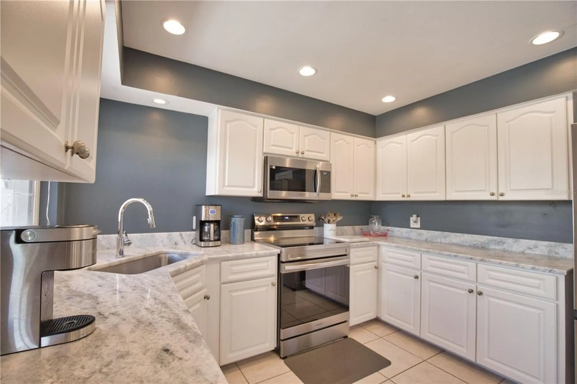 Property Slideshow image 15 of 46 | 698 harrington lake dr 9, Venice, FL, 34293