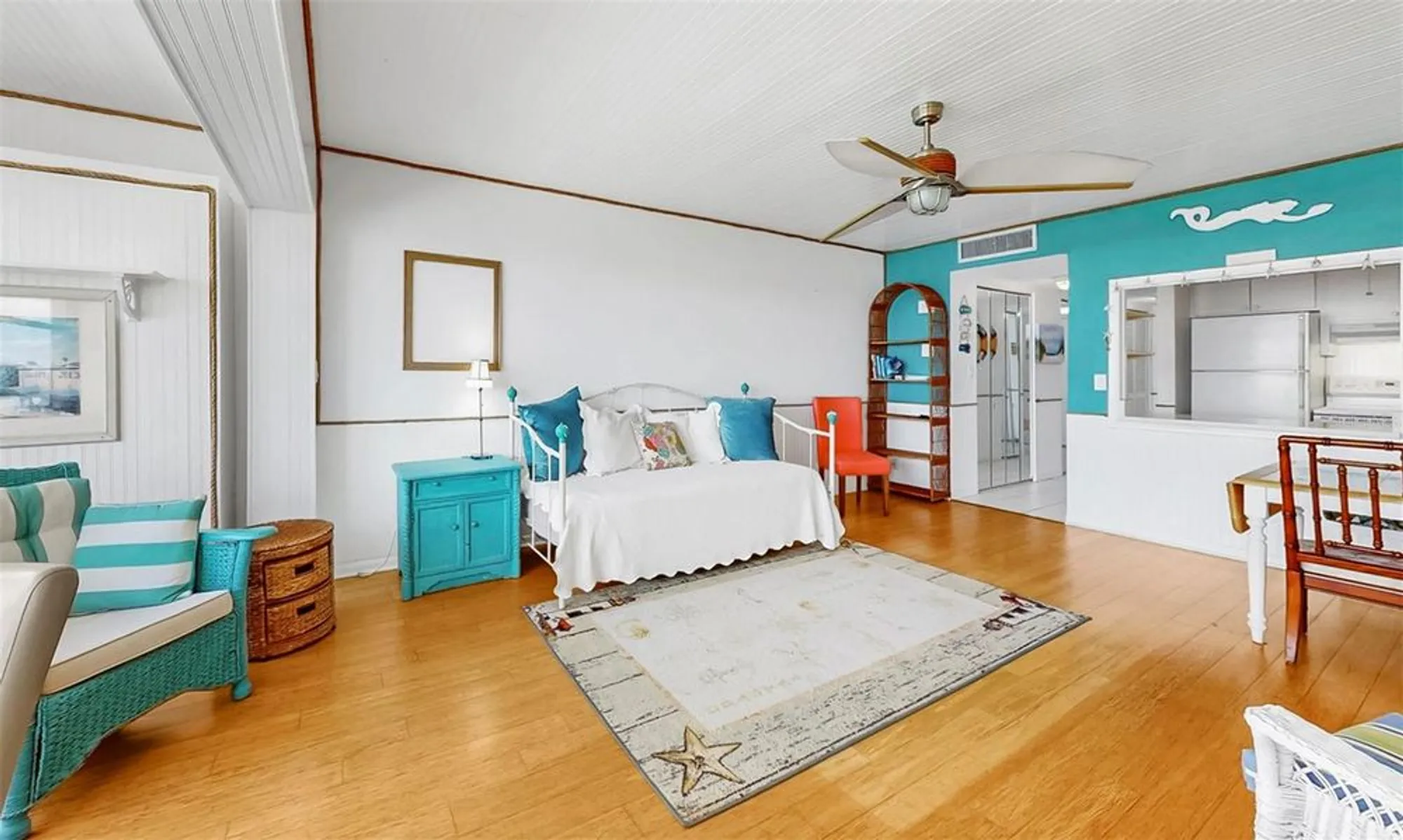 Property Slideshow image 37 of 46 | 4550 cove cir apt 605, Saint Petersburg, FL, 33708