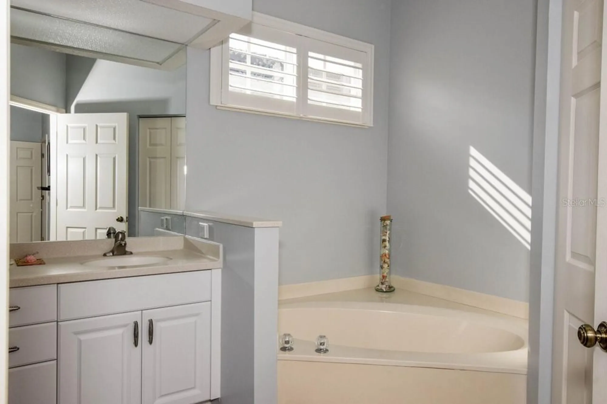 Property Slideshow image 17 of 63 | 834 montrose dr # 9, Venice, FL, 34293